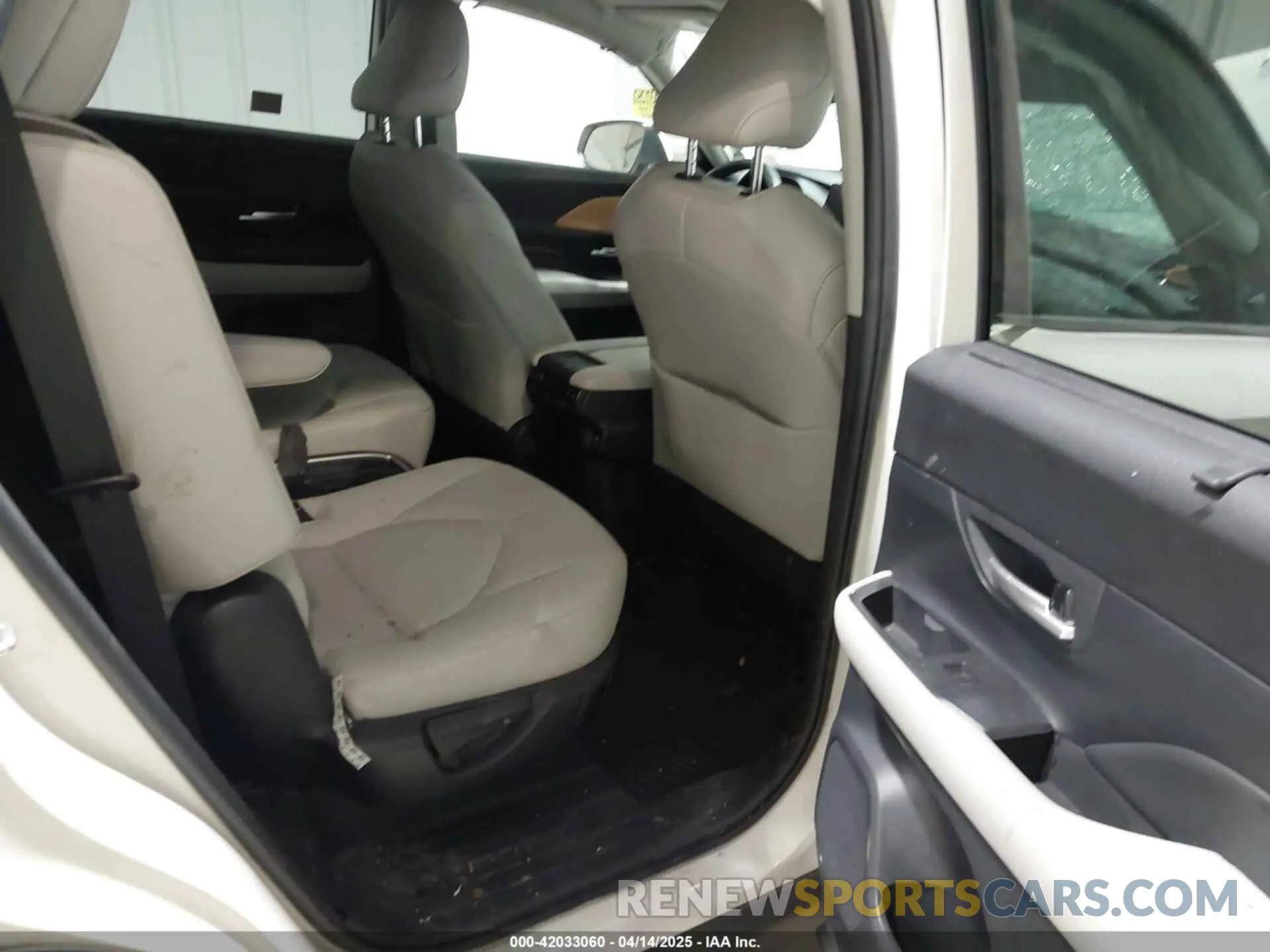 8 Photograph of a damaged car 5TDAAAB50RS006987 TOYOTA GRAND HIGHLANDER 2024