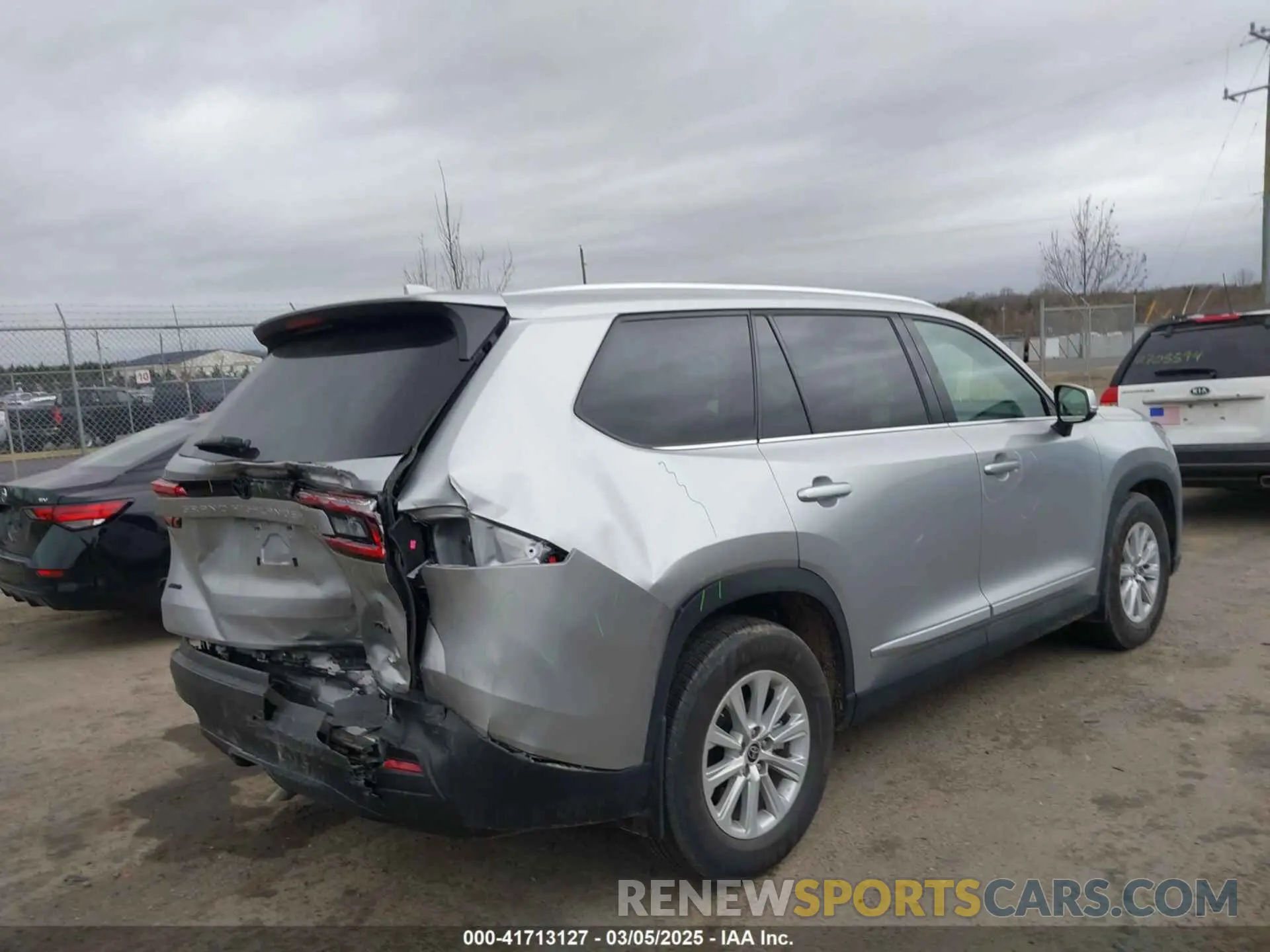 4 Photograph of a damaged car 5TDAAAB51RS033910 TOYOTA GRAND HIGHLANDER 2024