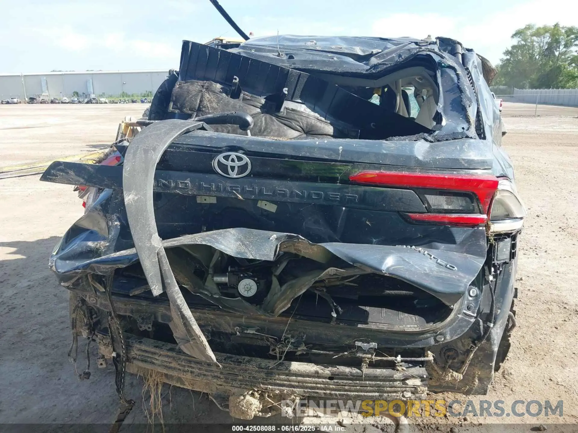 15 Photograph of a damaged car 5TDAAAB52RS069010 TOYOTA GRAND HIGHLANDER 2024