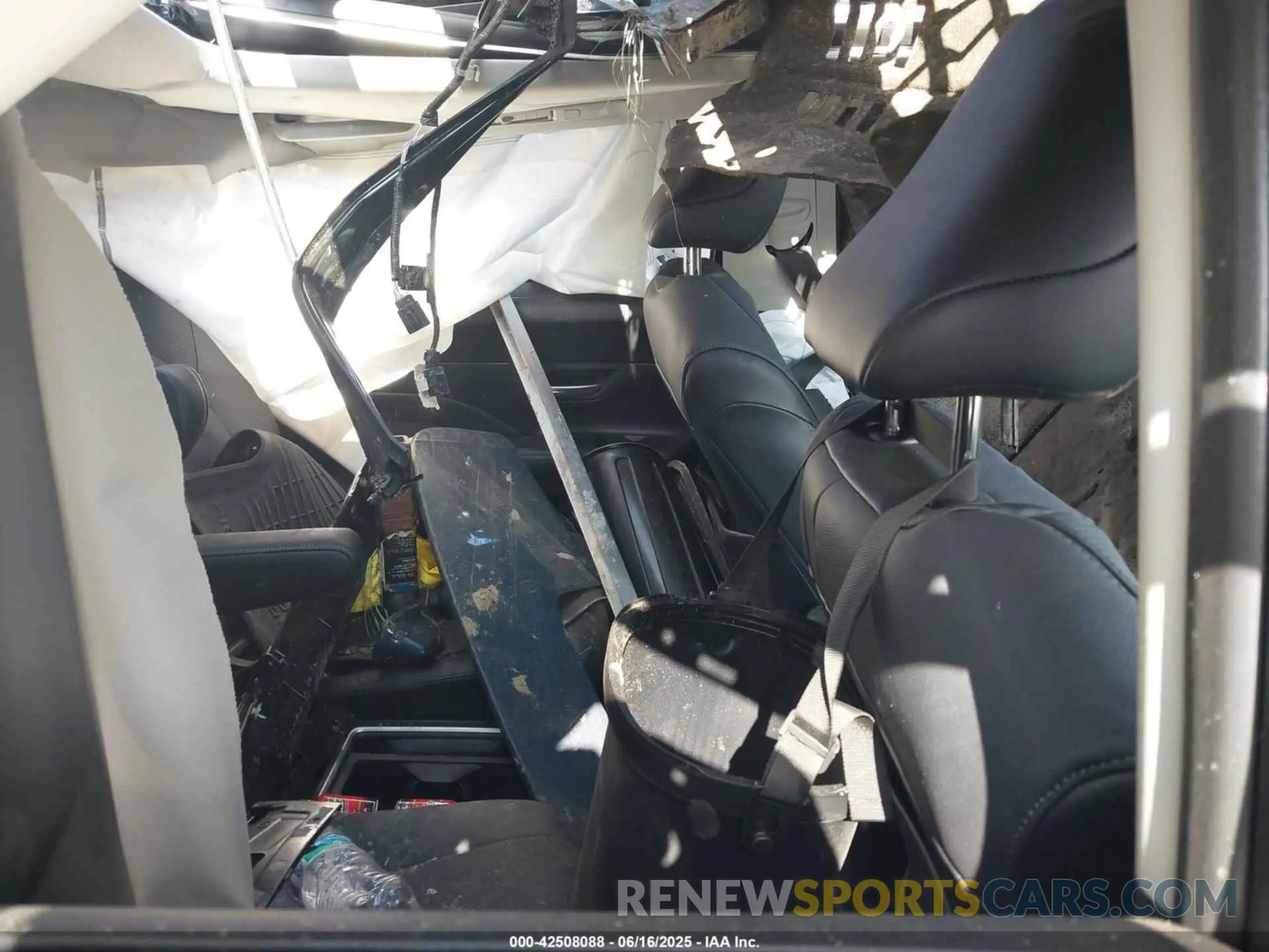8 Photograph of a damaged car 5TDAAAB52RS069010 TOYOTA GRAND HIGHLANDER 2024