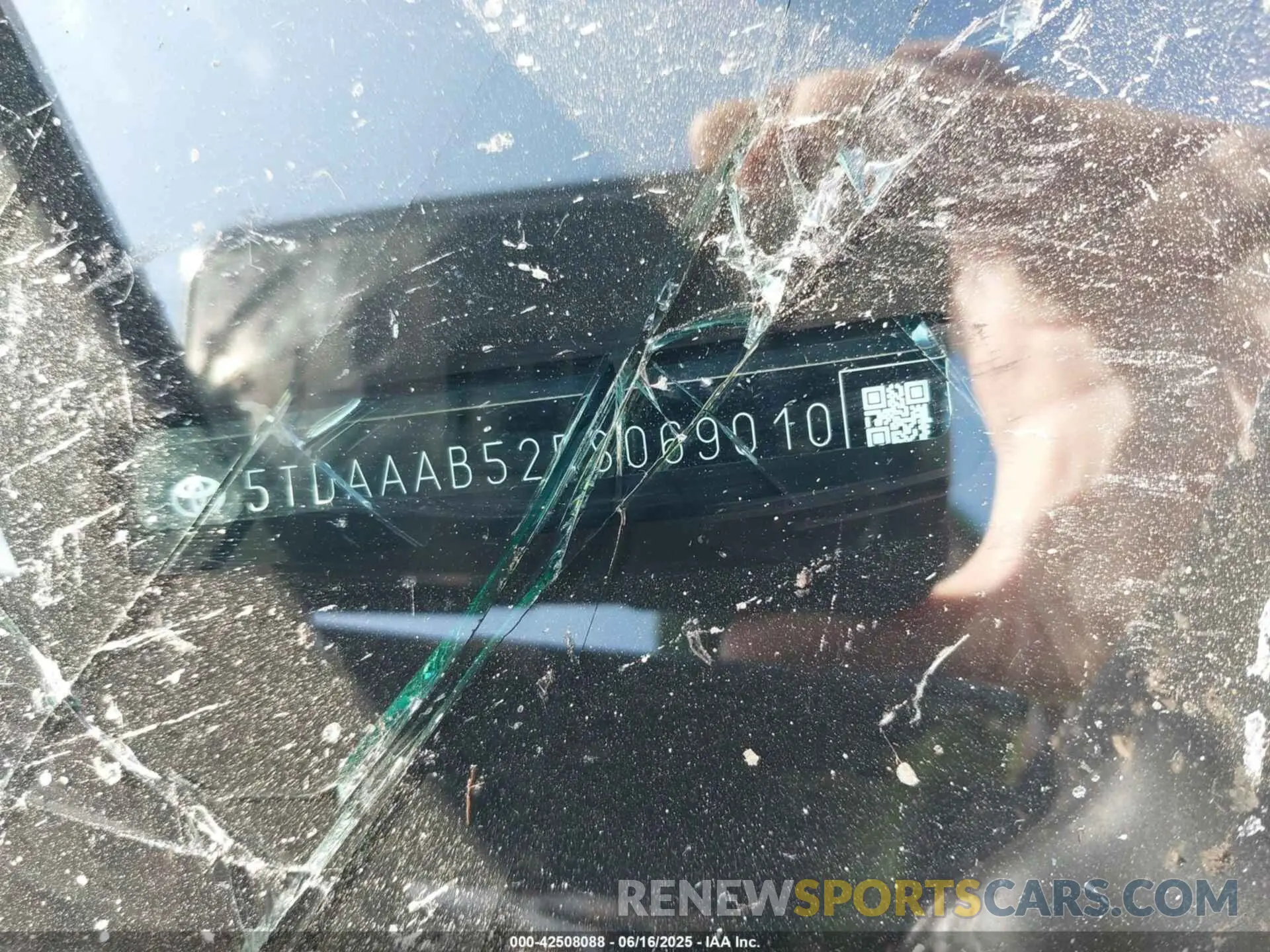 9 Photograph of a damaged car 5TDAAAB52RS069010 TOYOTA GRAND HIGHLANDER 2024