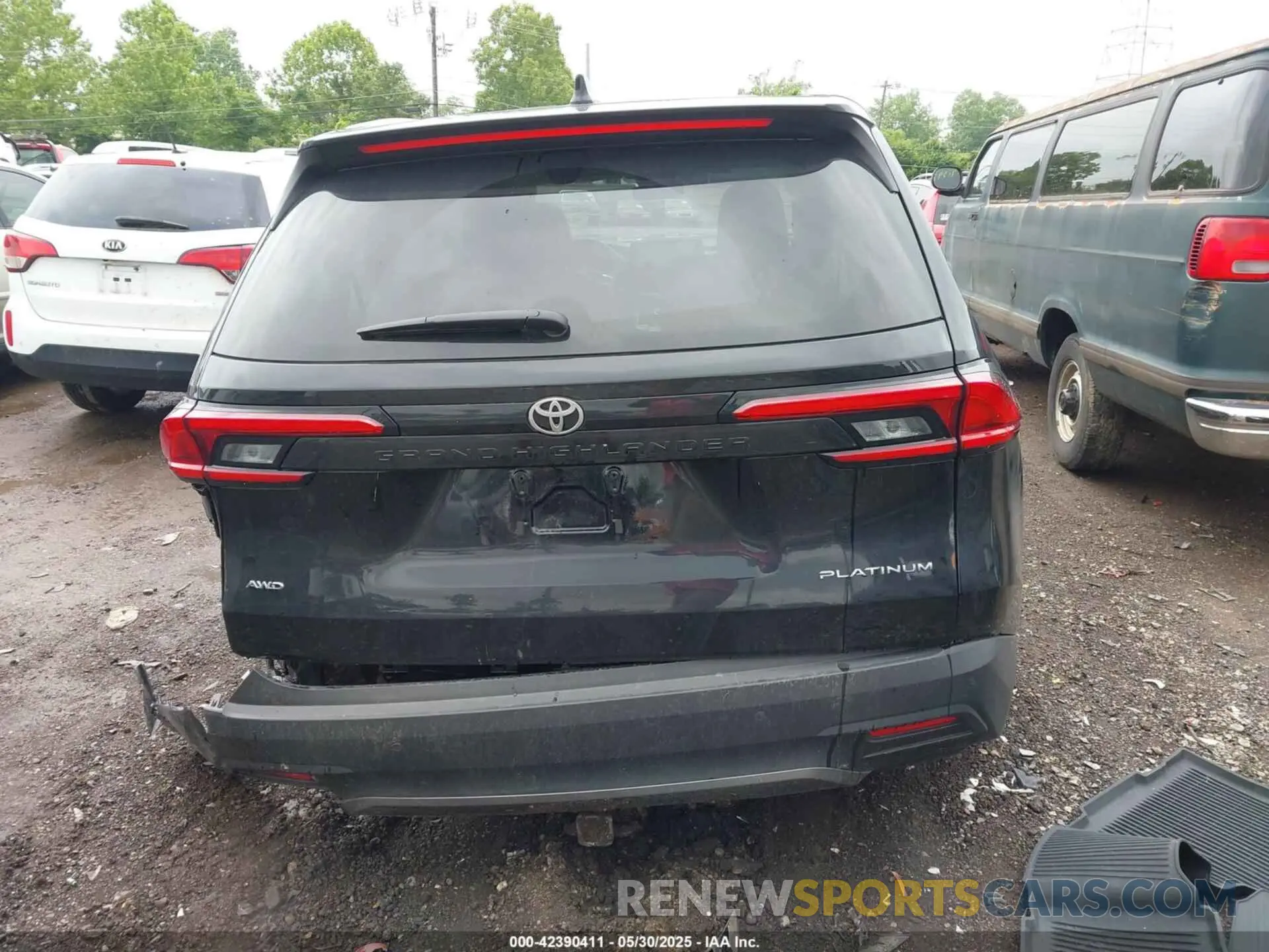 17 Photograph of a damaged car 5TDAAAB53RS049297 TOYOTA GRAND HIGHLANDER 2024