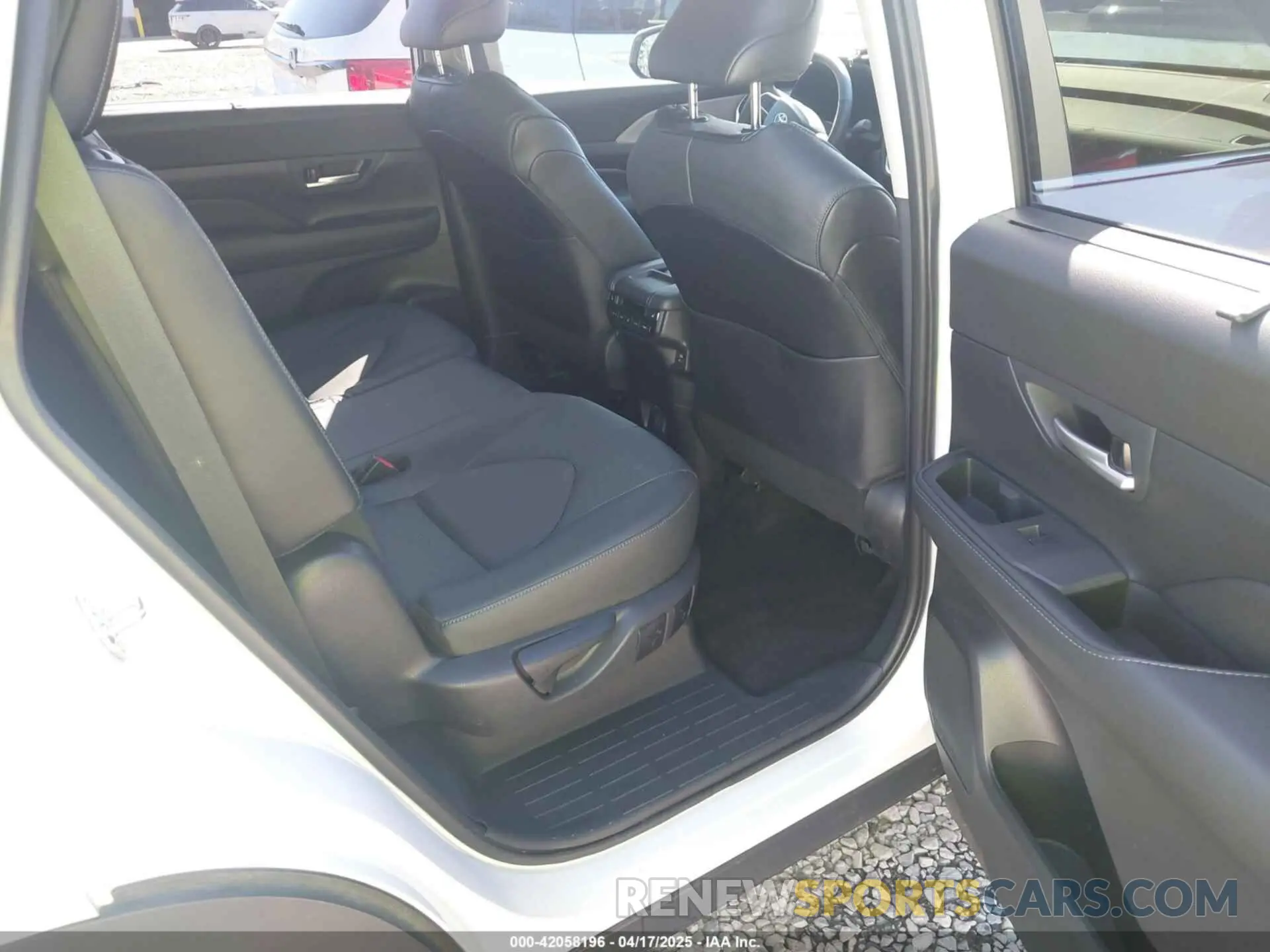 8 Photograph of a damaged car 5TDAAAB53RS064995 TOYOTA GRAND HIGHLANDER 2024