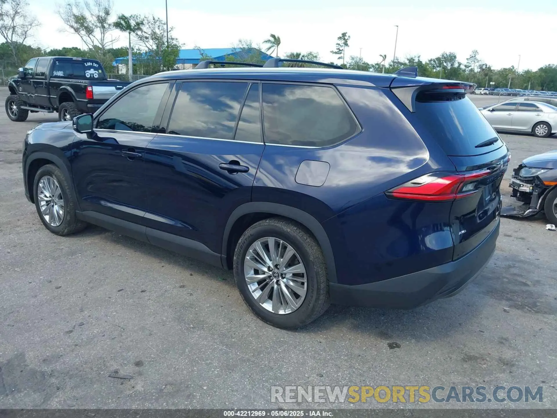 3 Photograph of a damaged car 5TDAAAB56RS000899 TOYOTA GRAND HIGHLANDER 2024