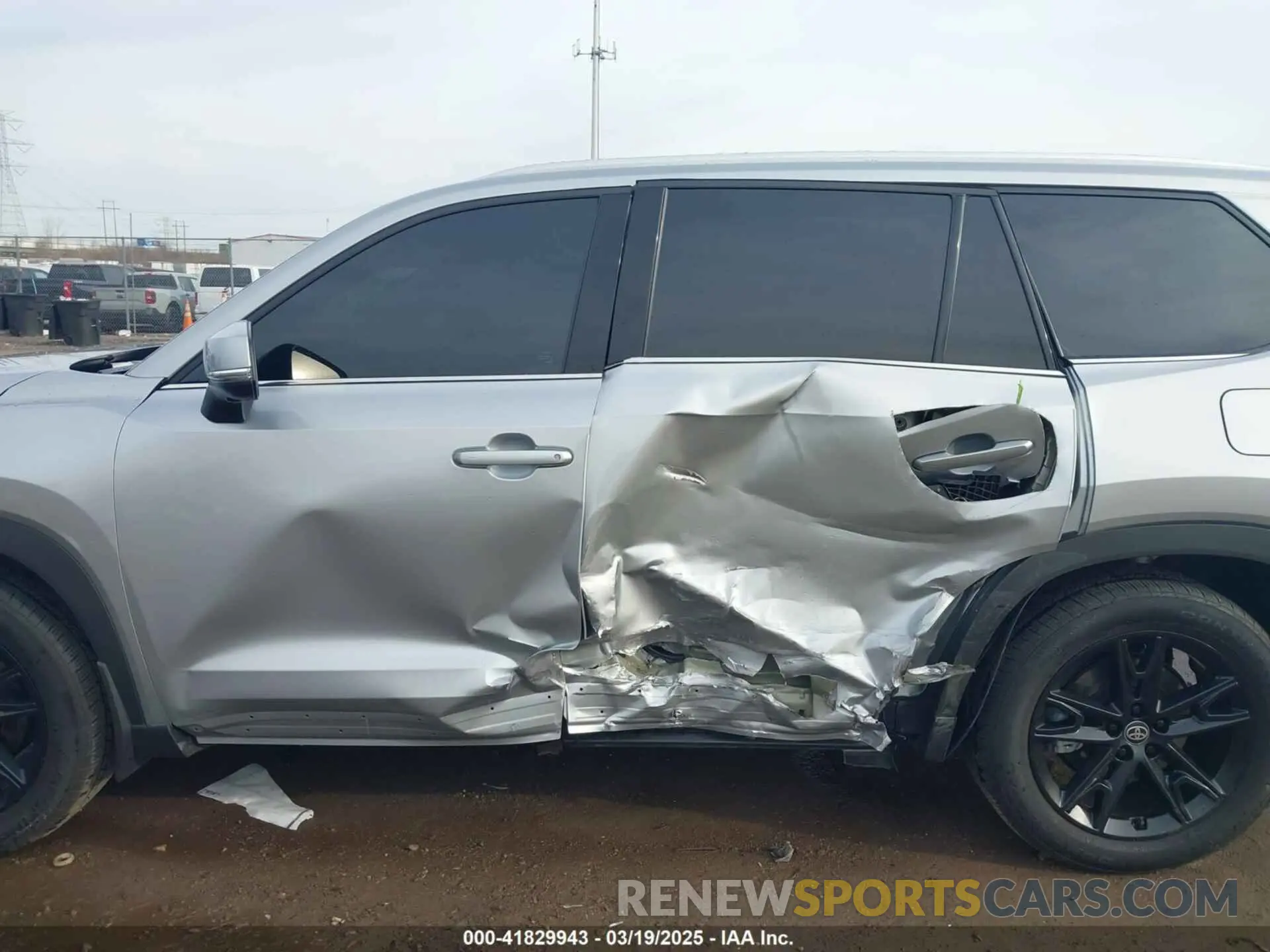 15 Photograph of a damaged car 5TDAAAB59RS010228 TOYOTA GRAND HIGHLANDER 2024