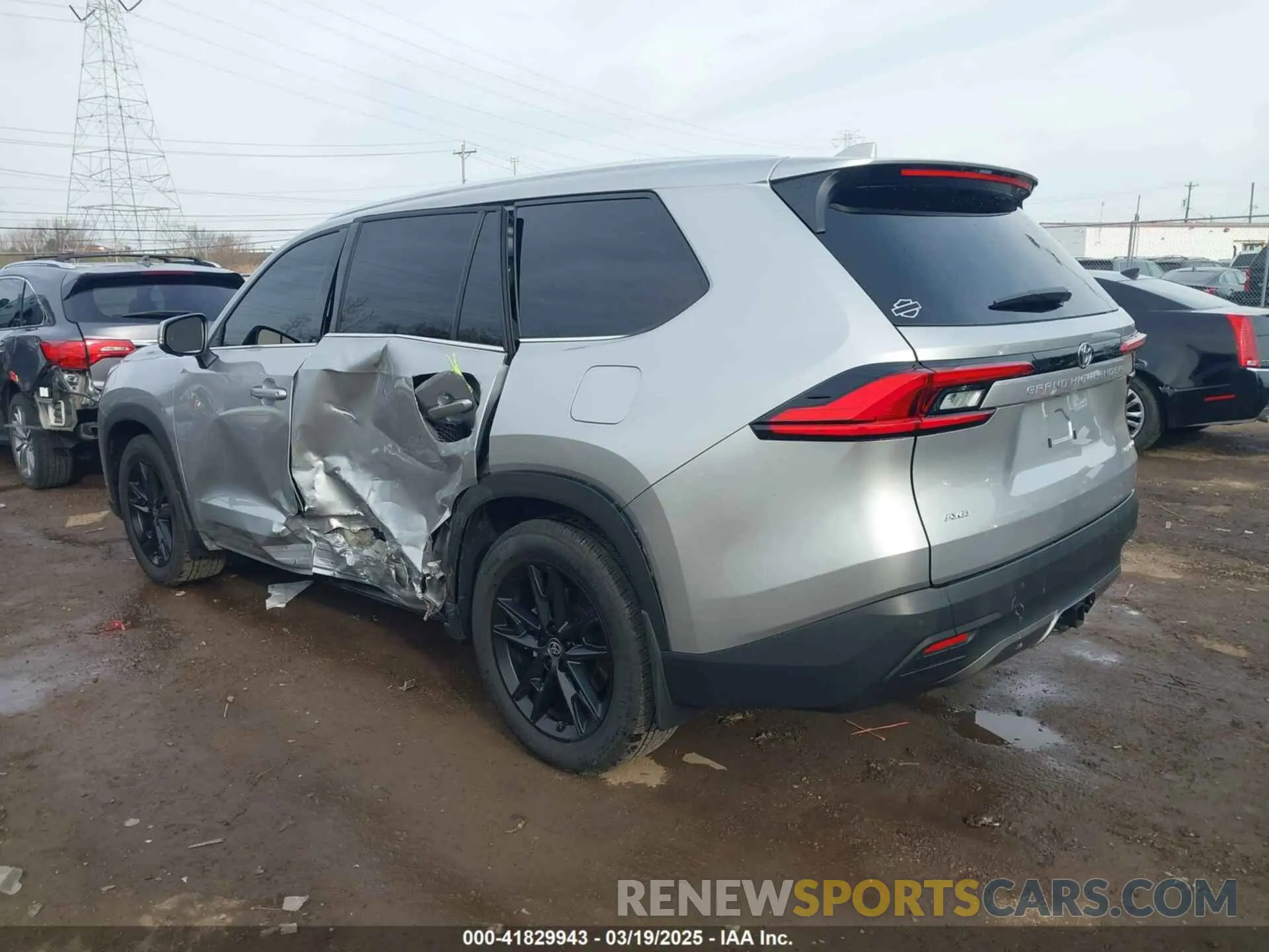 3 Photograph of a damaged car 5TDAAAB59RS010228 TOYOTA GRAND HIGHLANDER 2024