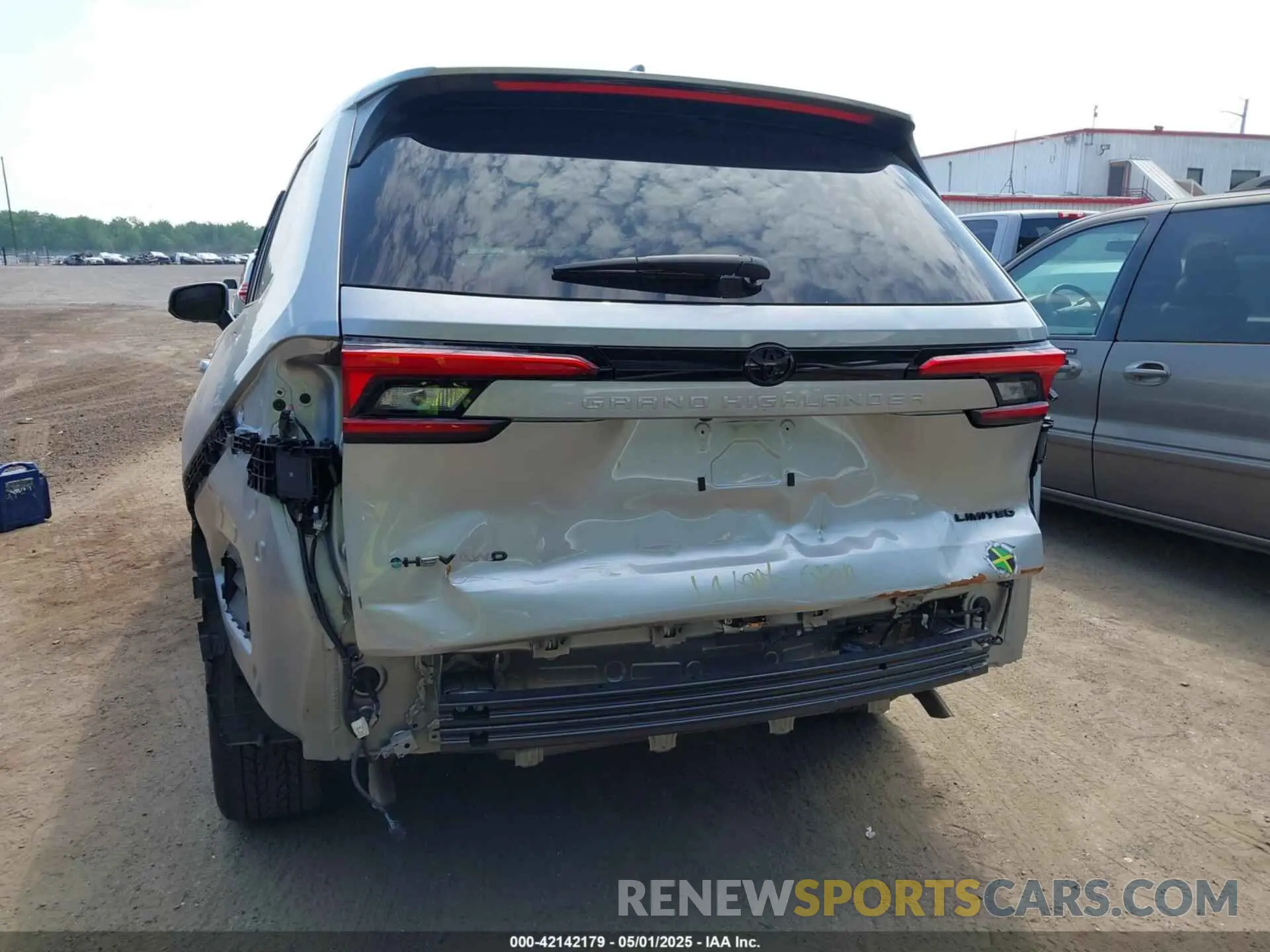 16 Photograph of a damaged car 5TDACAB52RS010775 TOYOTA GRAND HIGHLANDER 2024