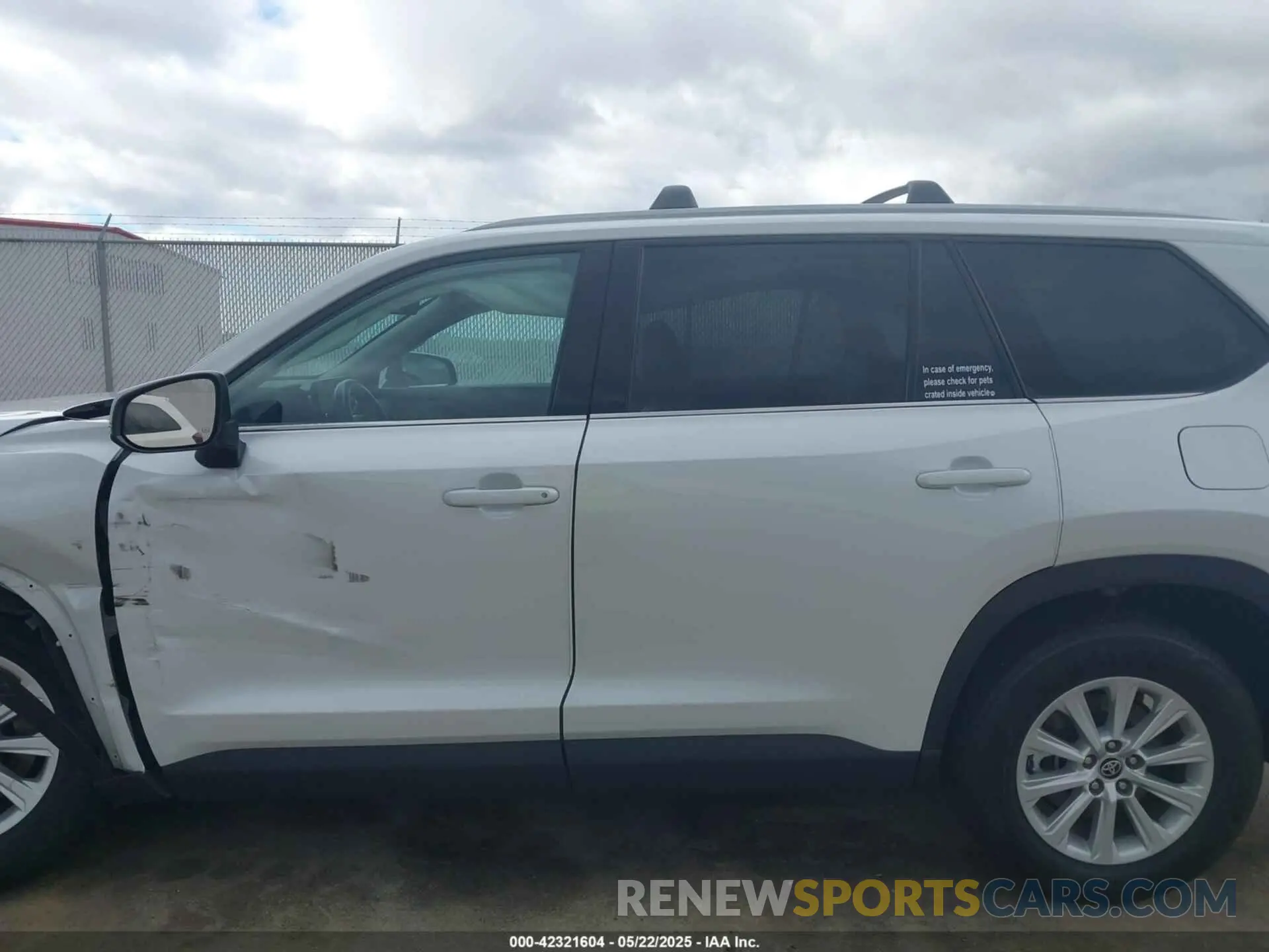 14 Photograph of a damaged car 5TDACAB58RS007198 TOYOTA GRAND HIGHLANDER 2024