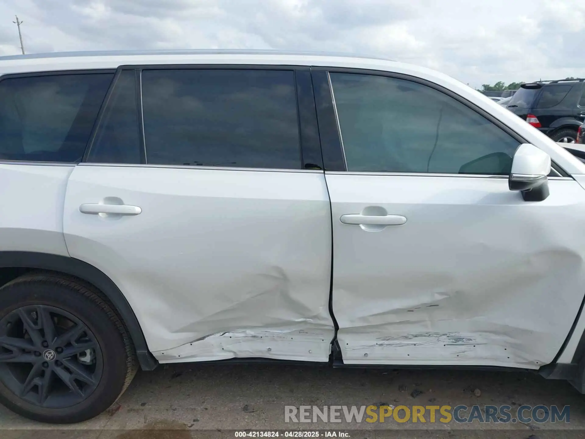 13 Photograph of a damaged car 5TDAAAA51SS020159 TOYOTA GRAND HIGHLANDER 2025