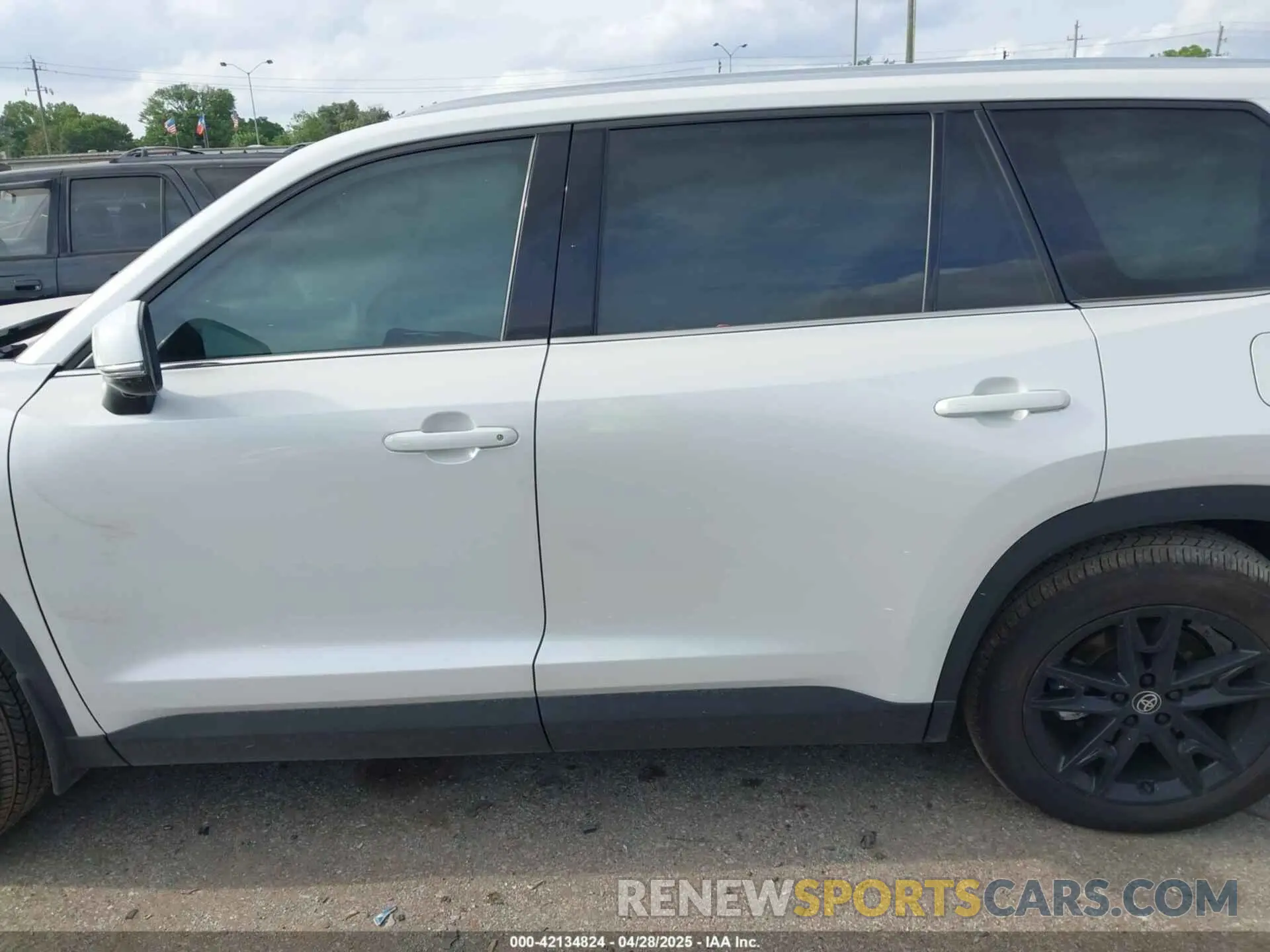 14 Photograph of a damaged car 5TDAAAA51SS020159 TOYOTA GRAND HIGHLANDER 2025
