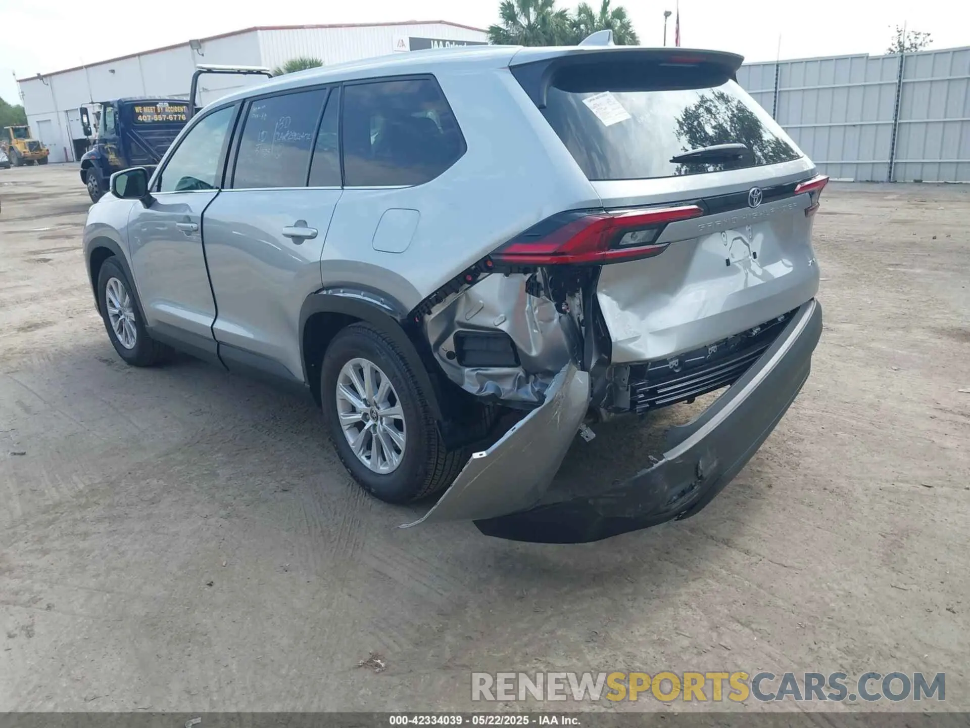 3 Photograph of a damaged car 5TDAAAA52SS020378 TOYOTA GRAND HIGHLANDER 2025