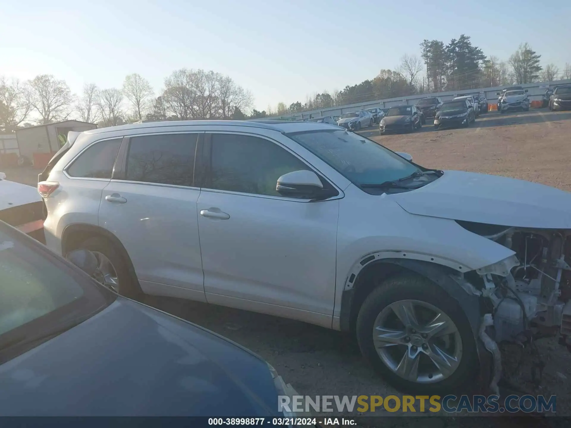 12 Photograph of a damaged car 5TDYKRFH2FS088828 TOYOTA HIGHLANDER 2015