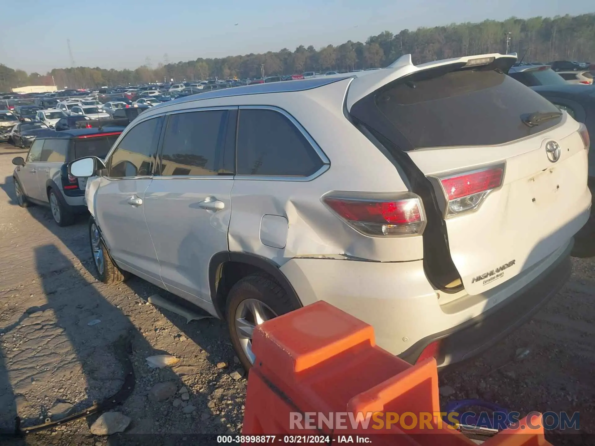 3 Photograph of a damaged car 5TDYKRFH2FS088828 TOYOTA HIGHLANDER 2015