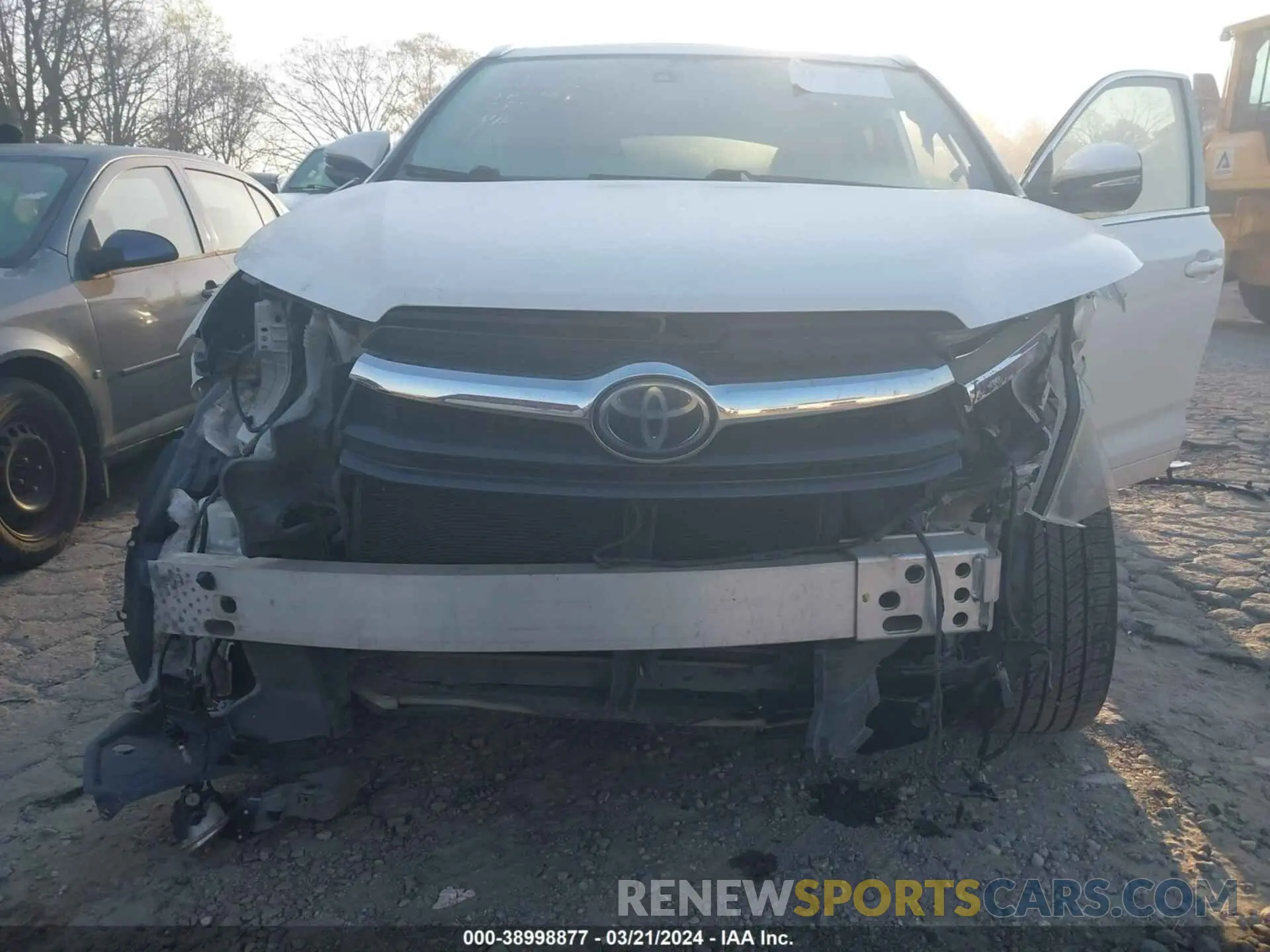 6 Photograph of a damaged car 5TDYKRFH2FS088828 TOYOTA HIGHLANDER 2015