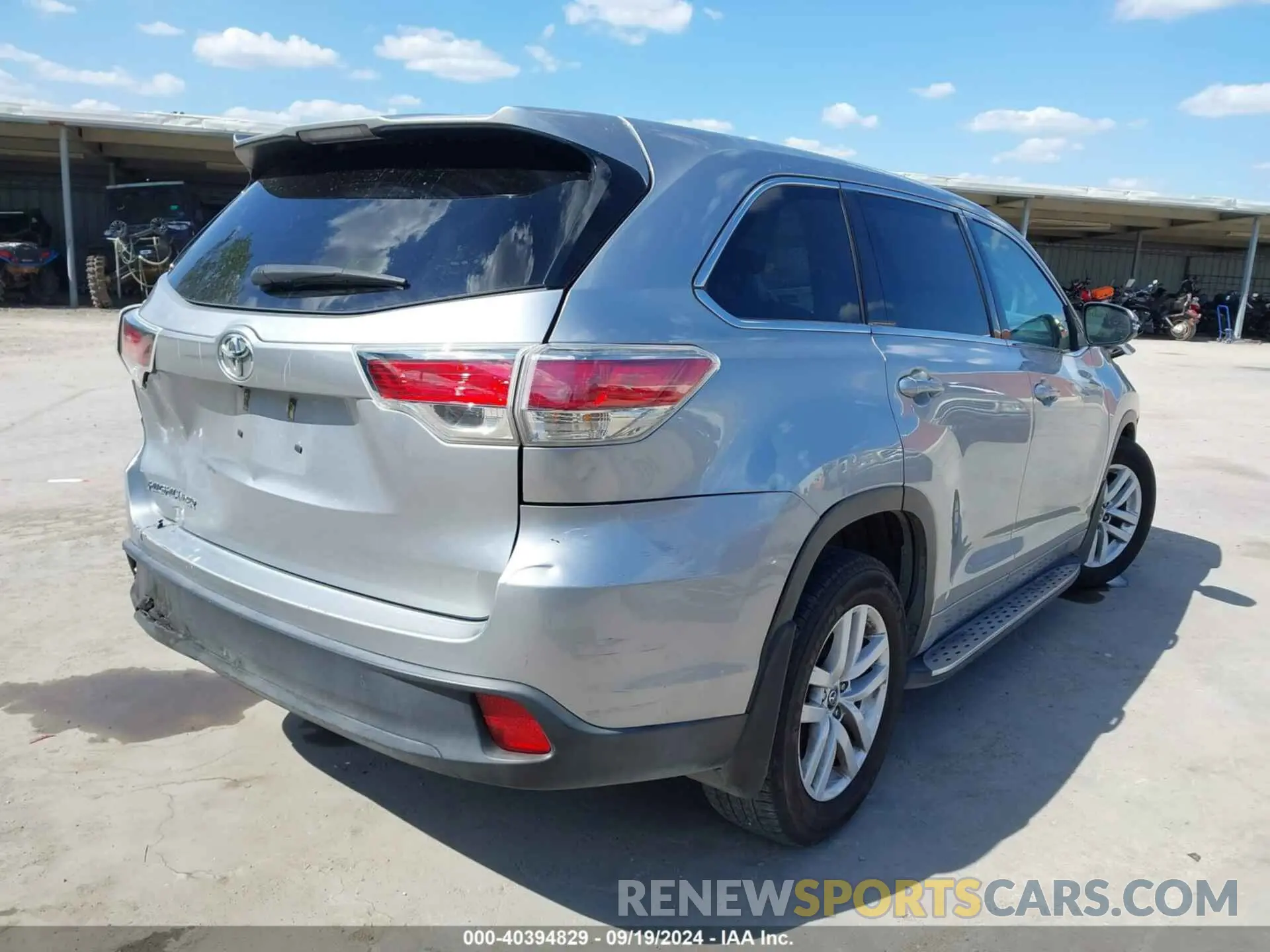 4 Photograph of a damaged car 5TDZARFHXGS021838 TOYOTA HIGHLANDER 2016