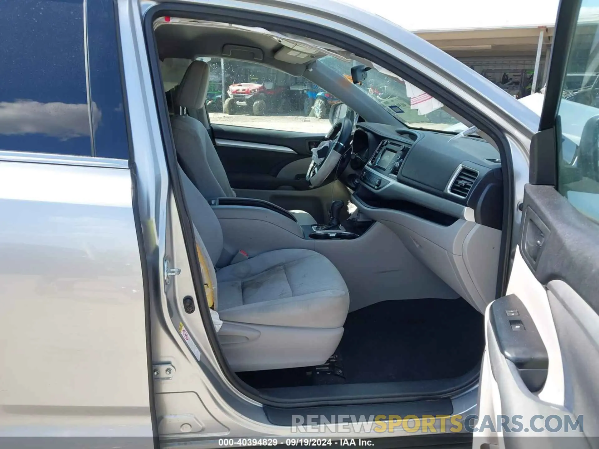 5 Photograph of a damaged car 5TDZARFHXGS021838 TOYOTA HIGHLANDER 2016