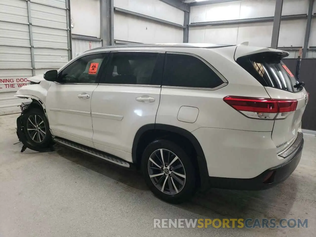 2 Photograph of a damaged car 5TDJZRFH7JS561063 TOYOTA HIGHLANDER 2018
