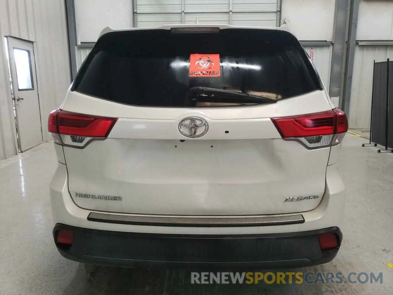 6 Photograph of a damaged car 5TDJZRFH7JS561063 TOYOTA HIGHLANDER 2018