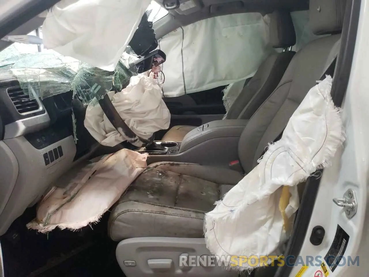 7 Photograph of a damaged car 5TDJZRFH7JS561063 TOYOTA HIGHLANDER 2018
