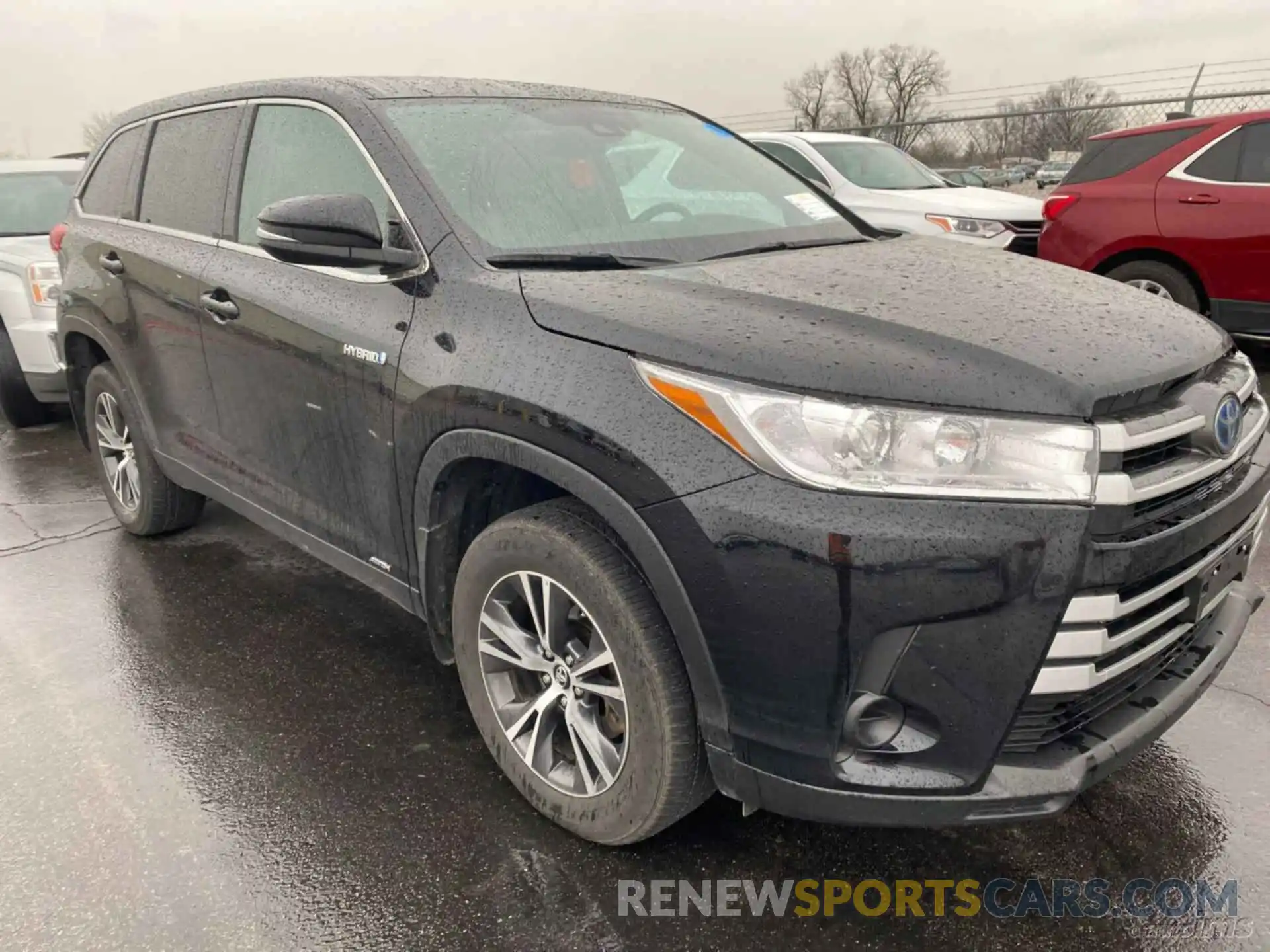 13 Photograph of a damaged car 5TDBGRFH0KS068319 TOYOTA HIGHLANDER 2019