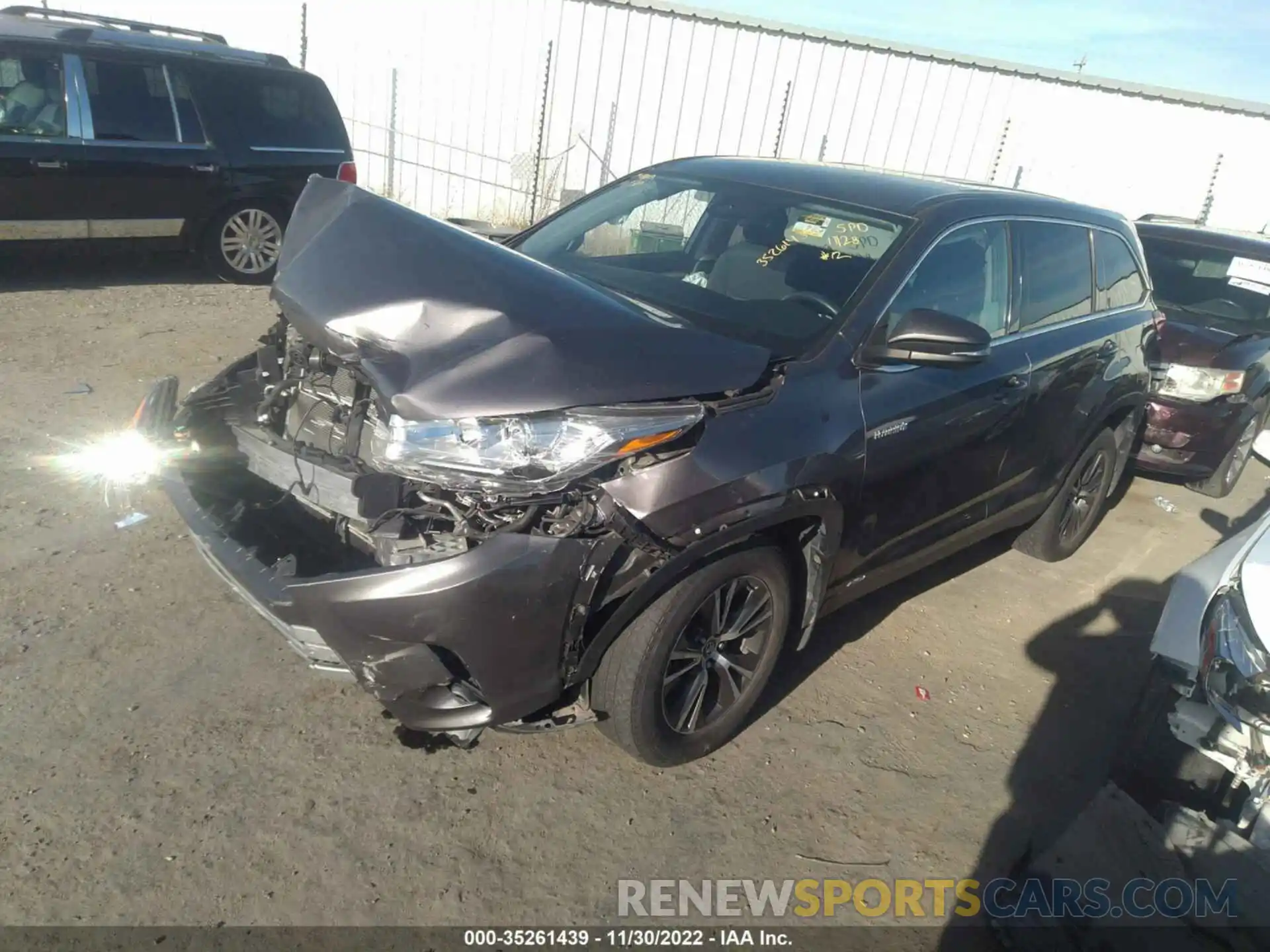 2 Photograph of a damaged car 5TDBGRFH4KS062412 TOYOTA HIGHLANDER 2019