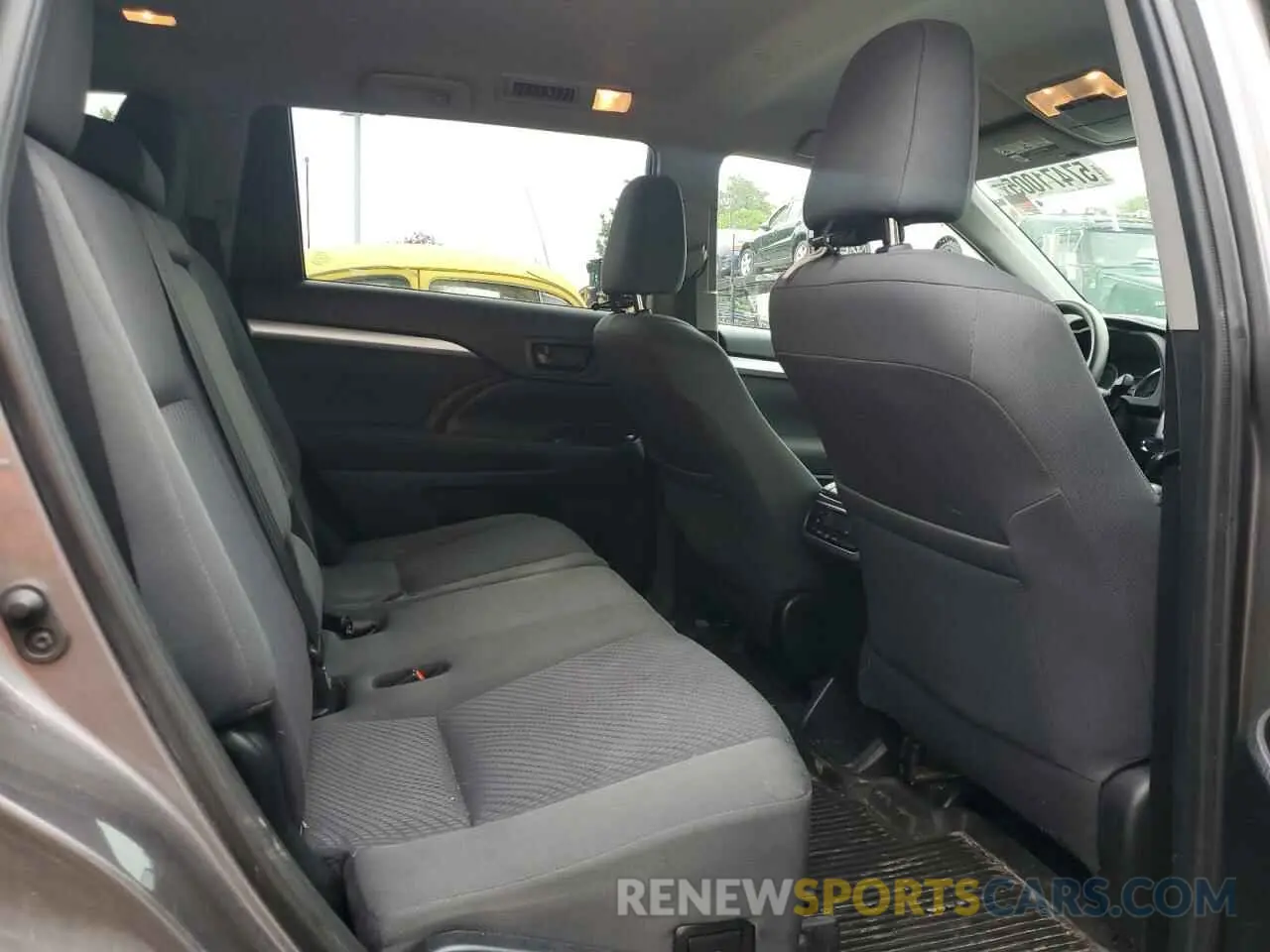 11 Photograph of a damaged car 5TDBGRFH4KS065908 TOYOTA HIGHLANDER 2019