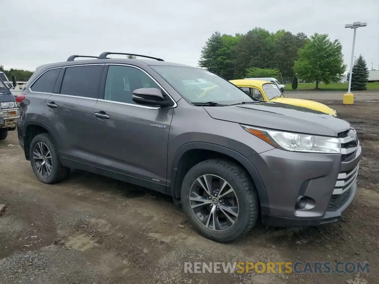 4 Photograph of a damaged car 5TDBGRFH4KS065908 TOYOTA HIGHLANDER 2019