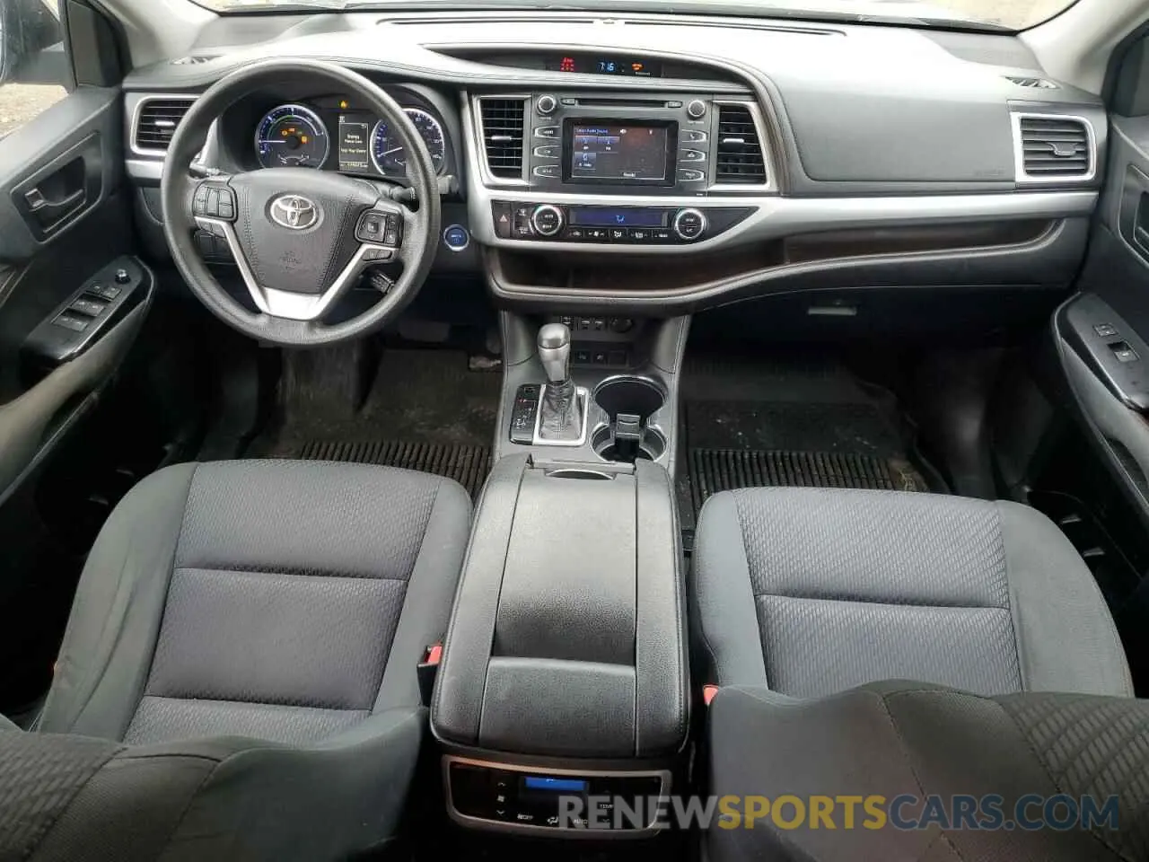 8 Photograph of a damaged car 5TDBGRFH4KS065908 TOYOTA HIGHLANDER 2019