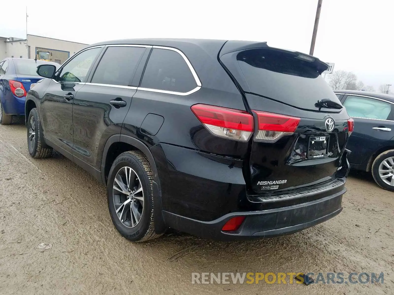 3 Photograph of a damaged car 5TDBZRFH0KS701377 TOYOTA HIGHLANDER 2019