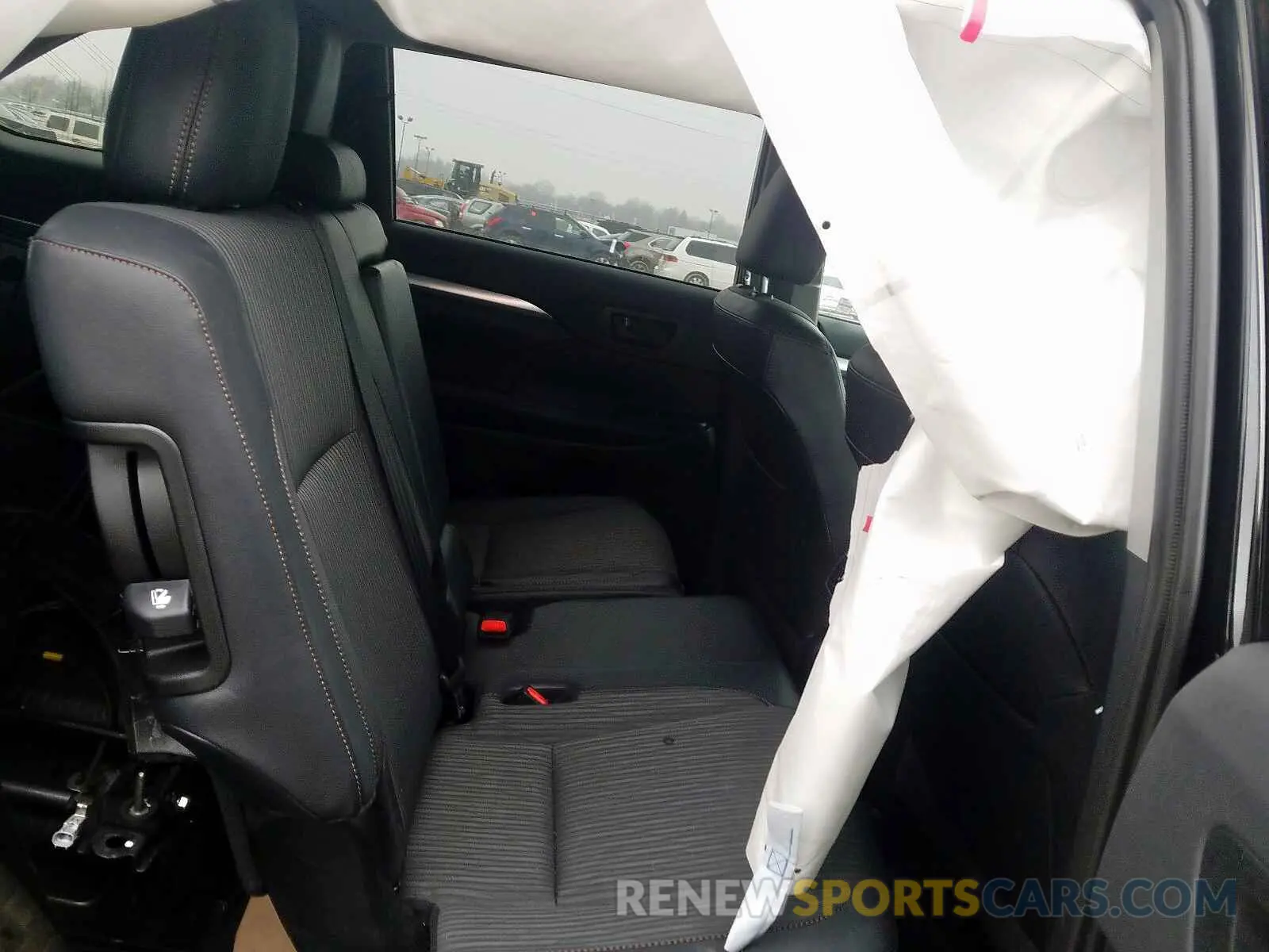 6 Photograph of a damaged car 5TDBZRFH0KS701377 TOYOTA HIGHLANDER 2019