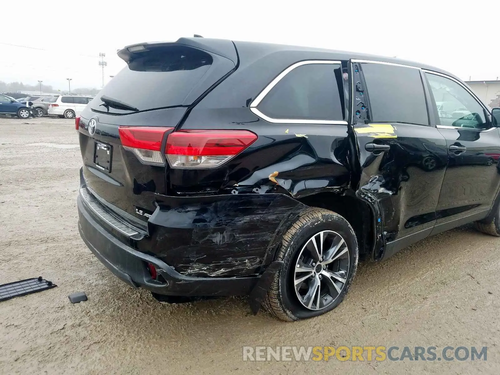 9 Photograph of a damaged car 5TDBZRFH0KS701377 TOYOTA HIGHLANDER 2019