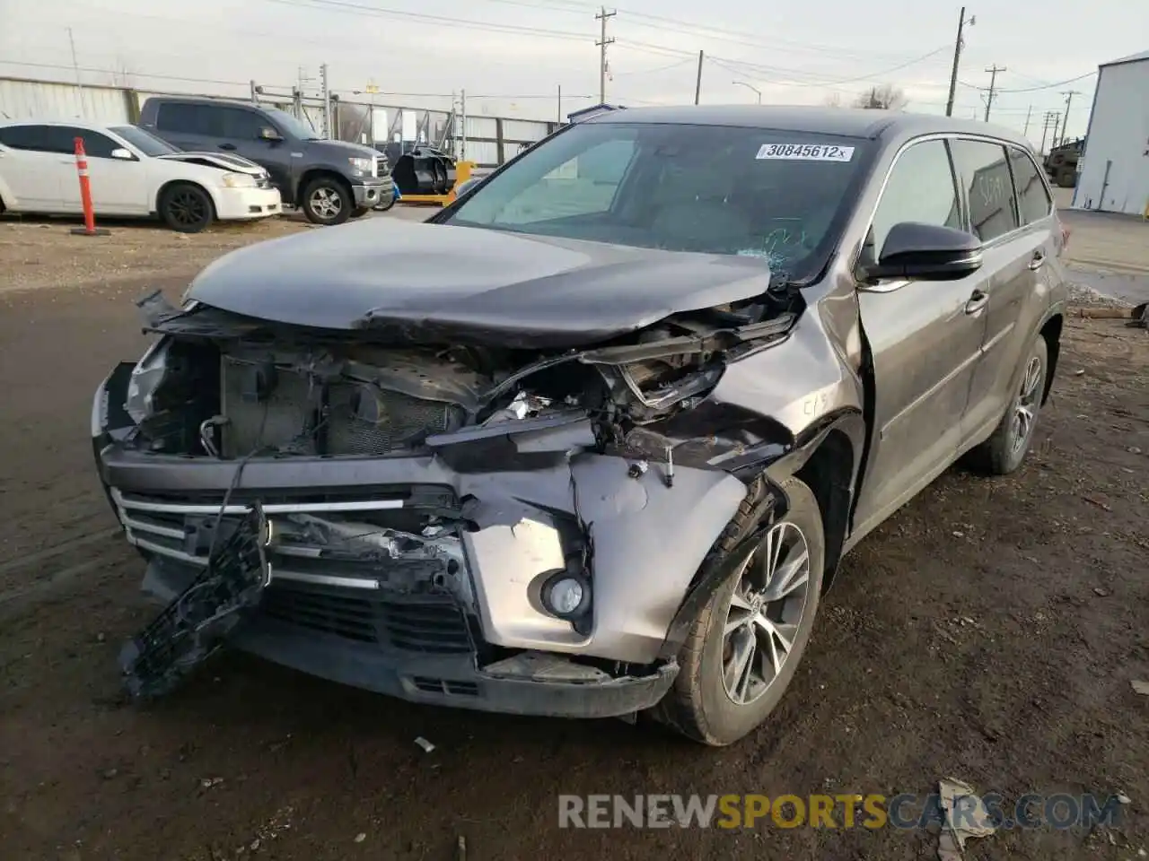 2 Photograph of a damaged car 5TDBZRFH0KS708104 TOYOTA HIGHLANDER 2019