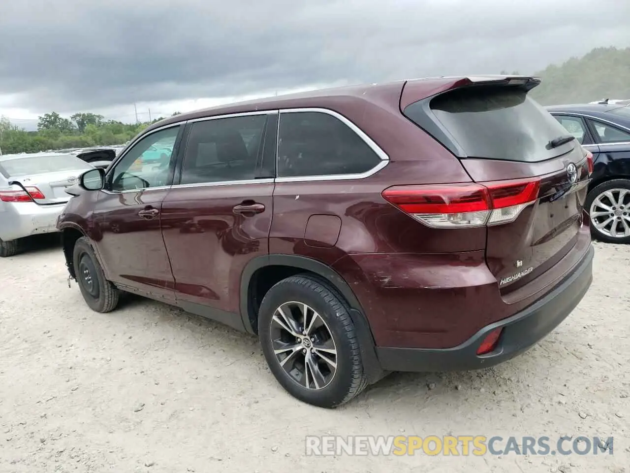 2 Photograph of a damaged car 5TDBZRFH0KS733102 TOYOTA HIGHLANDER 2019