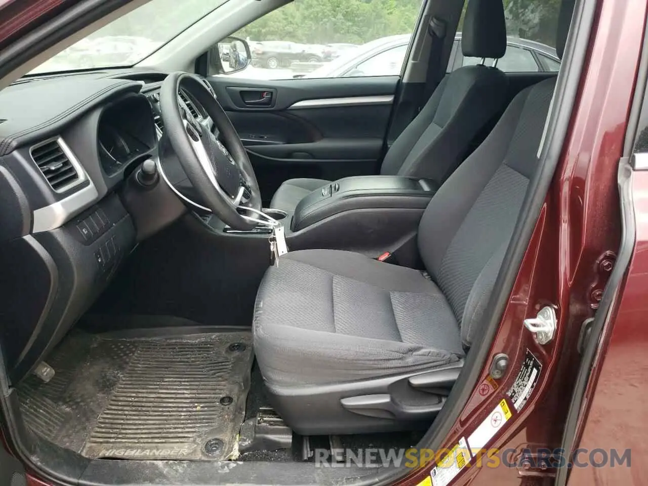 7 Photograph of a damaged car 5TDBZRFH0KS733102 TOYOTA HIGHLANDER 2019
