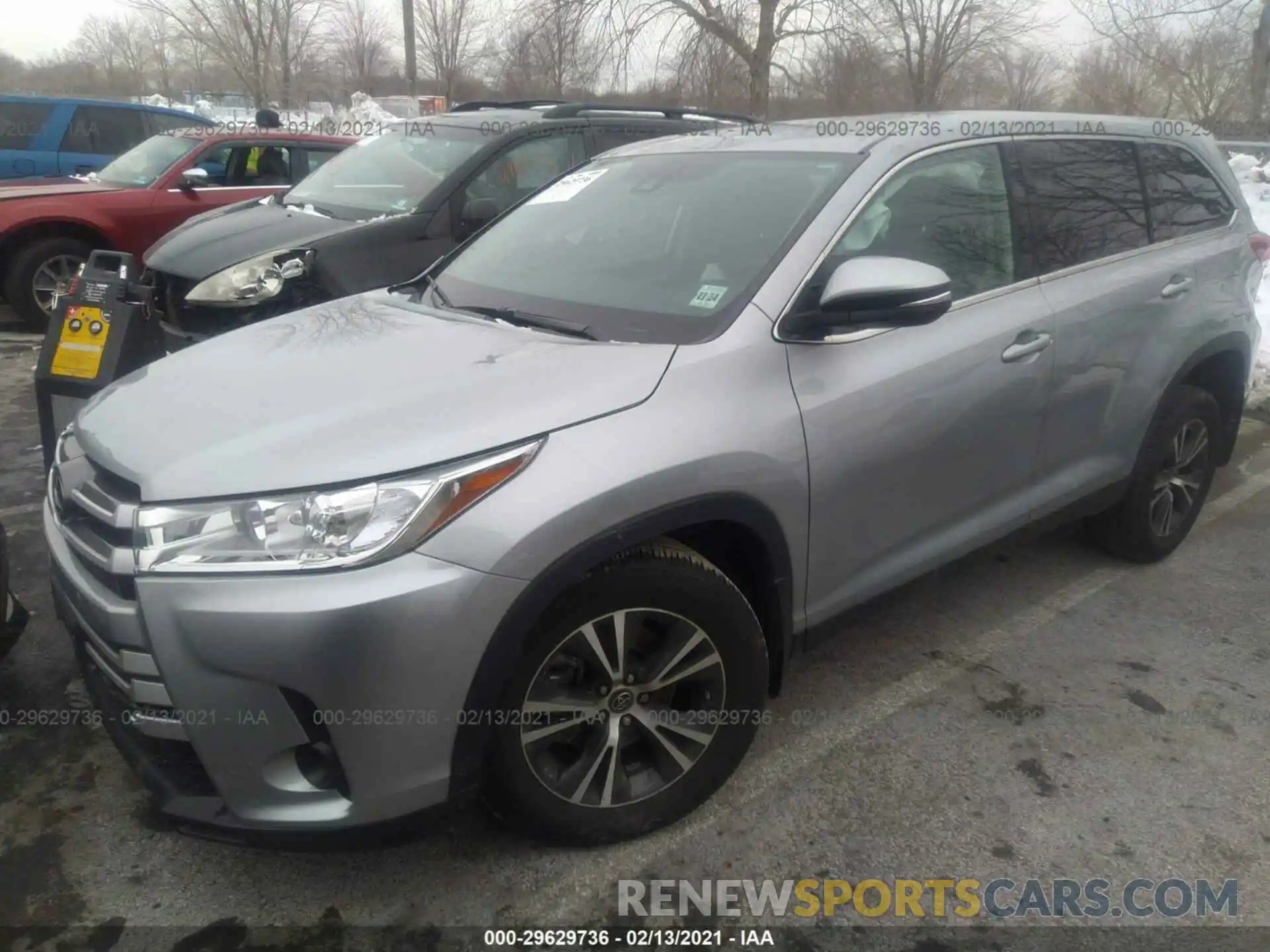 2 Photograph of a damaged car 5TDBZRFH0KS738526 TOYOTA HIGHLANDER 2019