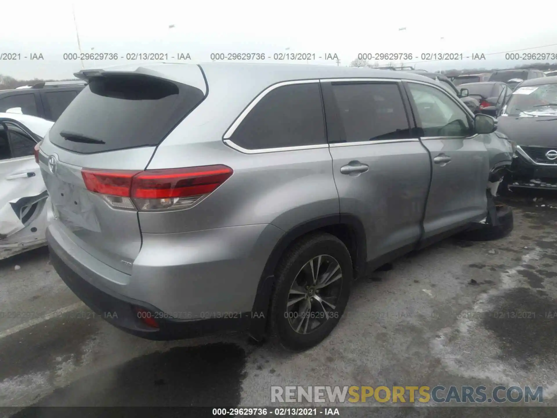 4 Photograph of a damaged car 5TDBZRFH0KS738526 TOYOTA HIGHLANDER 2019