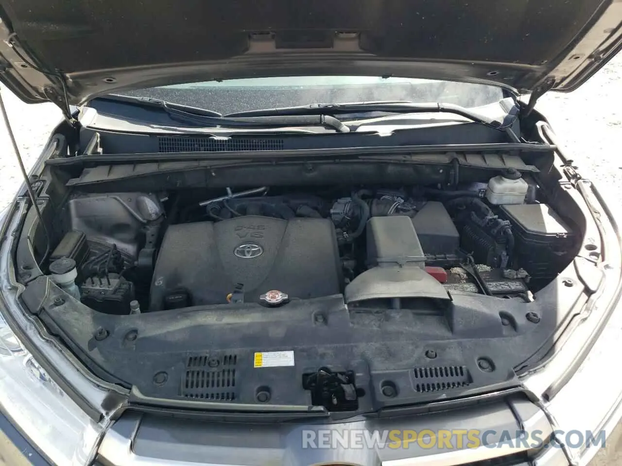 12 Photograph of a damaged car 5TDBZRFH0KS742897 TOYOTA HIGHLANDER 2019