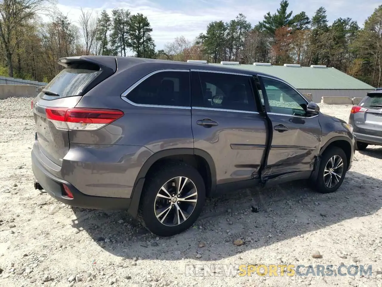 3 Photograph of a damaged car 5TDBZRFH0KS742897 TOYOTA HIGHLANDER 2019