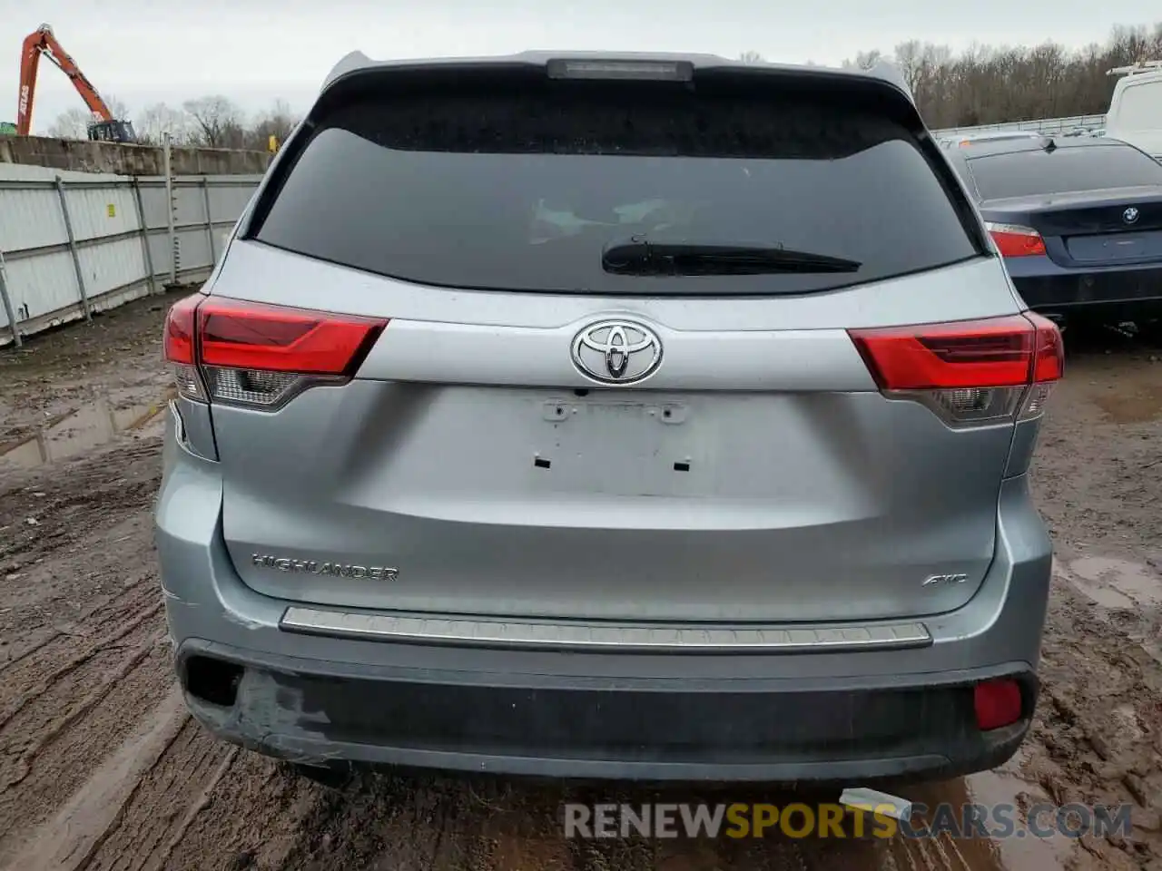 6 Photograph of a damaged car 5TDBZRFH0KS922803 TOYOTA HIGHLANDER 2019