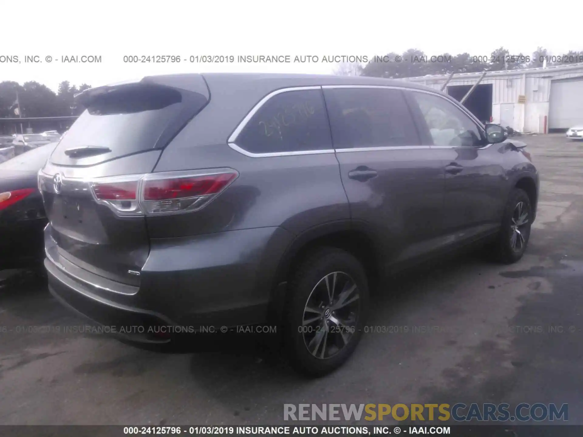 4 Photograph of a damaged car 5TDBZRFH0KS924938 TOYOTA HIGHLANDER 2019