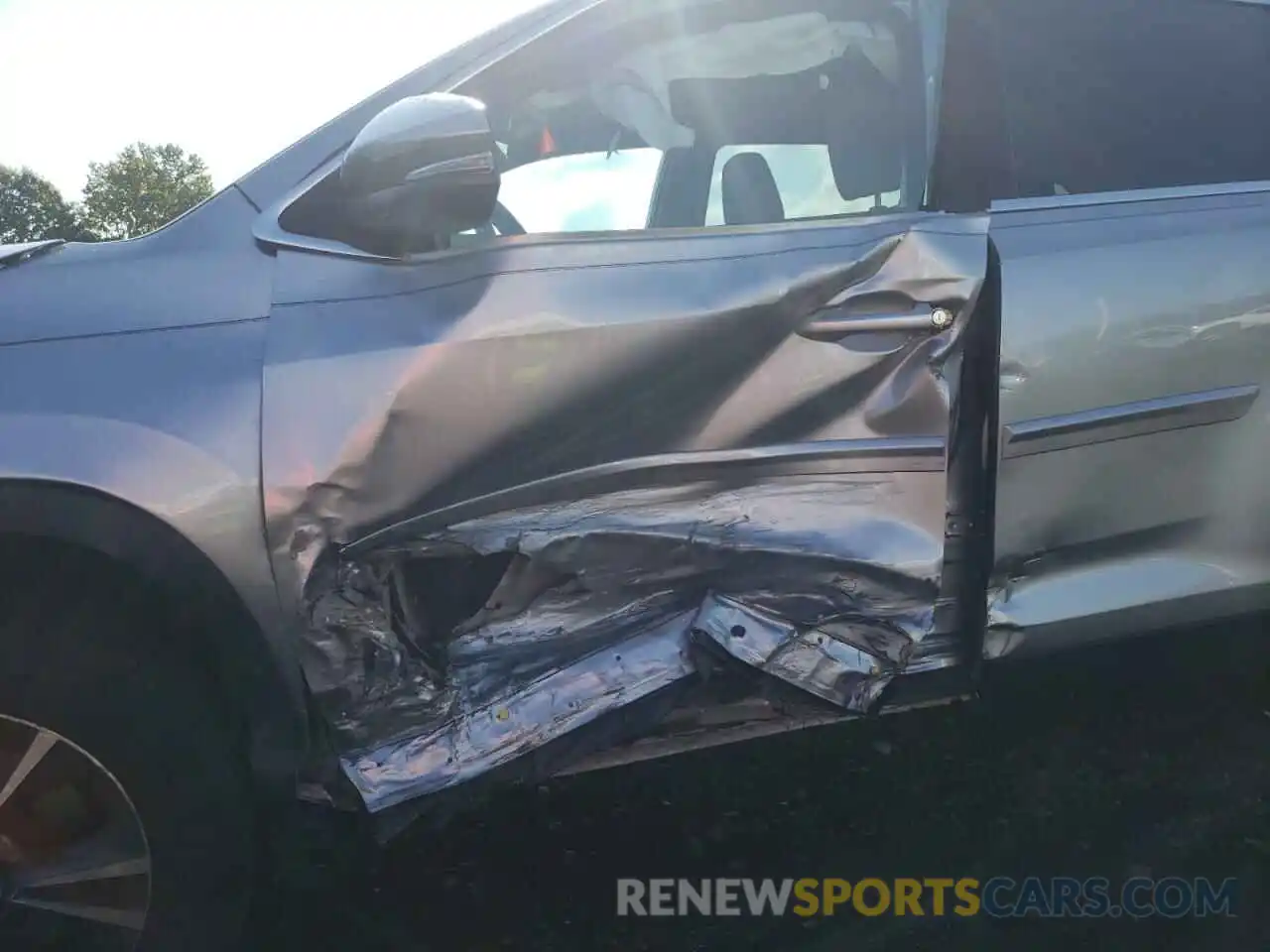 9 Photograph of a damaged car 5TDBZRFH0KS932019 TOYOTA HIGHLANDER 2019