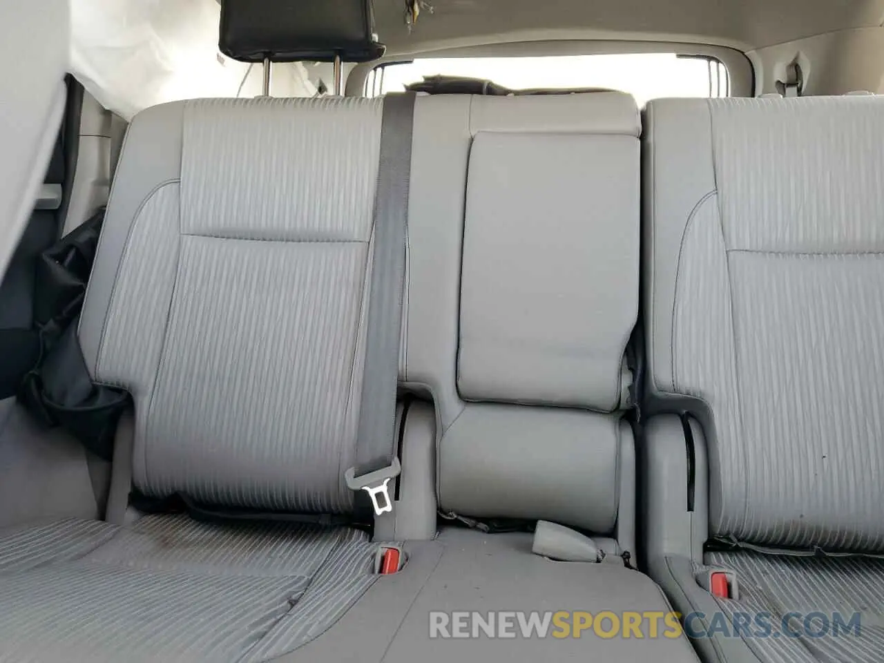 10 Photograph of a damaged car 5TDBZRFH0KS947202 TOYOTA HIGHLANDER 2019