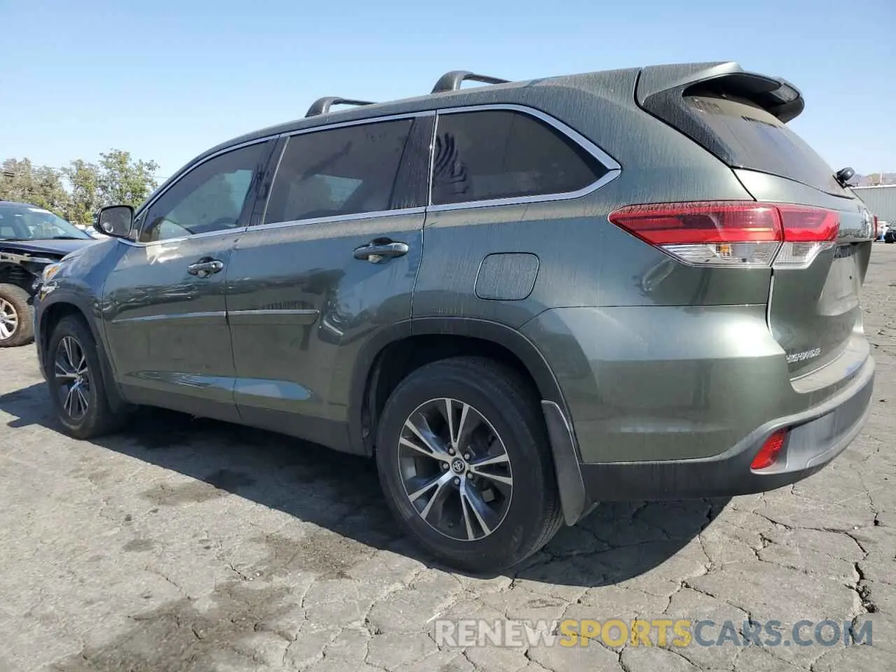 2 Photograph of a damaged car 5TDBZRFH0KS947202 TOYOTA HIGHLANDER 2019