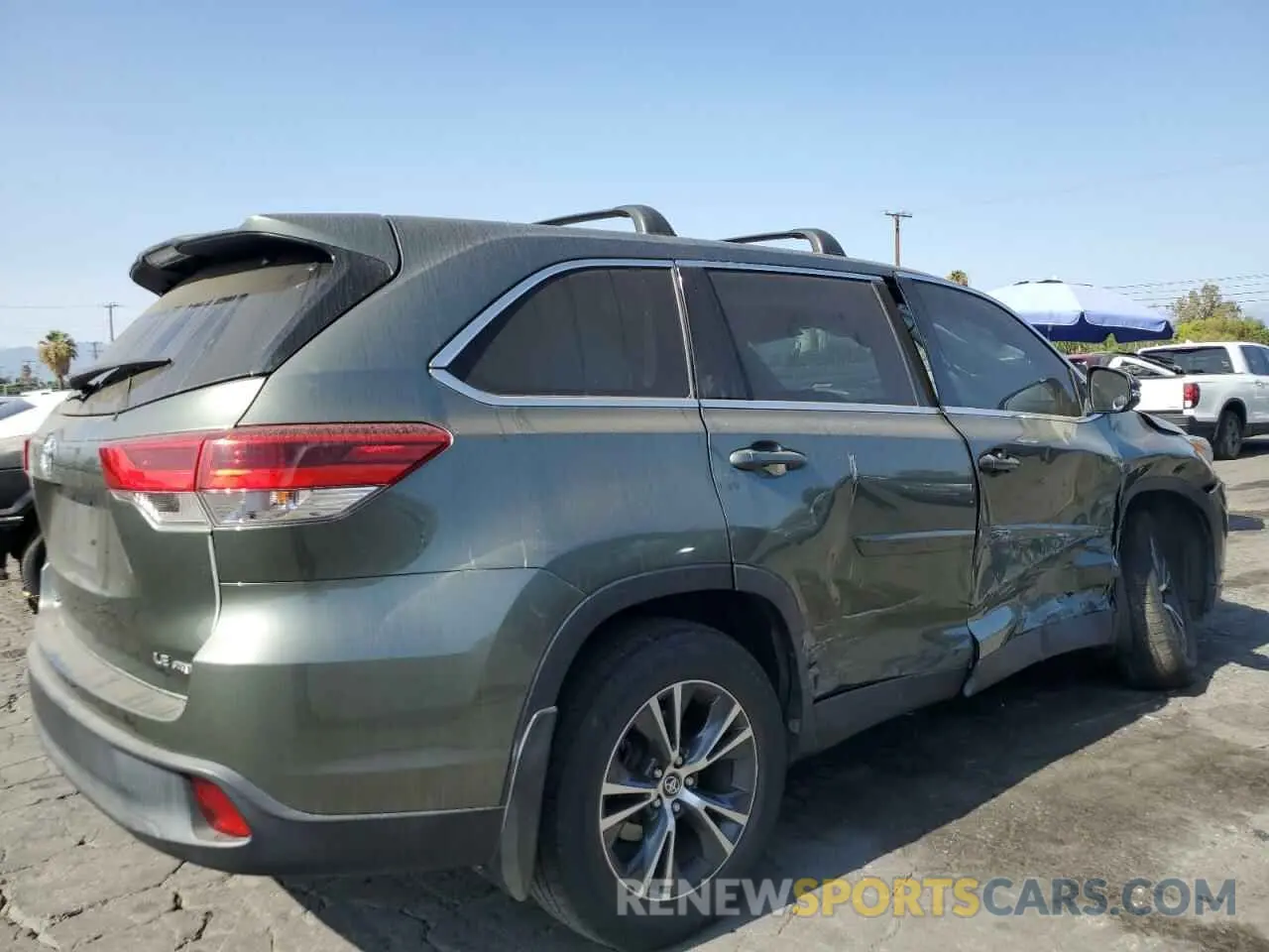 3 Photograph of a damaged car 5TDBZRFH0KS947202 TOYOTA HIGHLANDER 2019