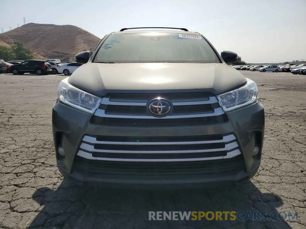 5 Photograph of a damaged car 5TDBZRFH0KS947202 TOYOTA HIGHLANDER 2019