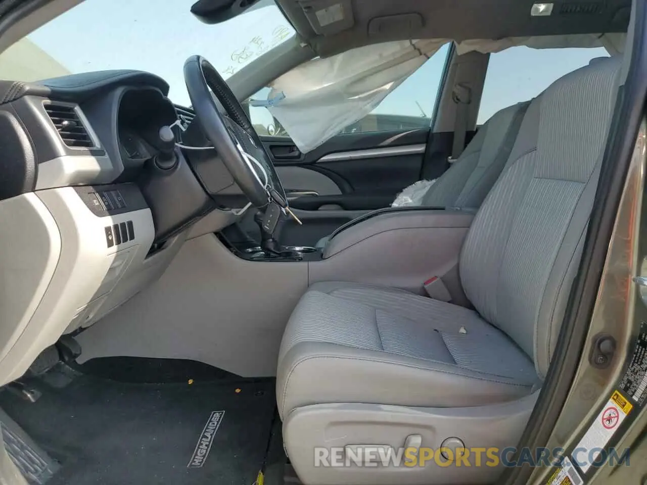 7 Photograph of a damaged car 5TDBZRFH0KS947202 TOYOTA HIGHLANDER 2019