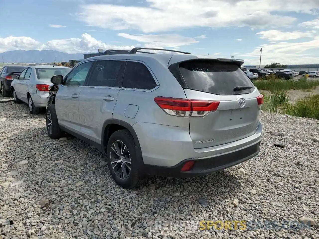 3 Photograph of a damaged car 5TDBZRFH0KS954652 TOYOTA HIGHLANDER 2019