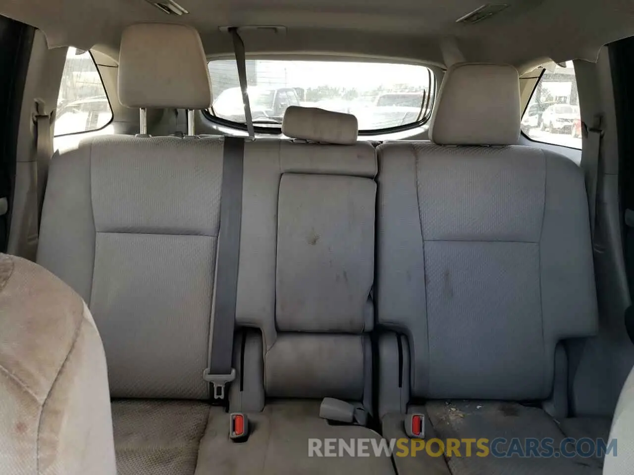 10 Photograph of a damaged car 5TDBZRFH0KS957549 TOYOTA HIGHLANDER 2019