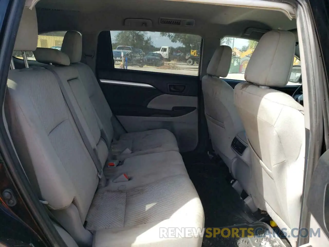11 Photograph of a damaged car 5TDBZRFH0KS957549 TOYOTA HIGHLANDER 2019