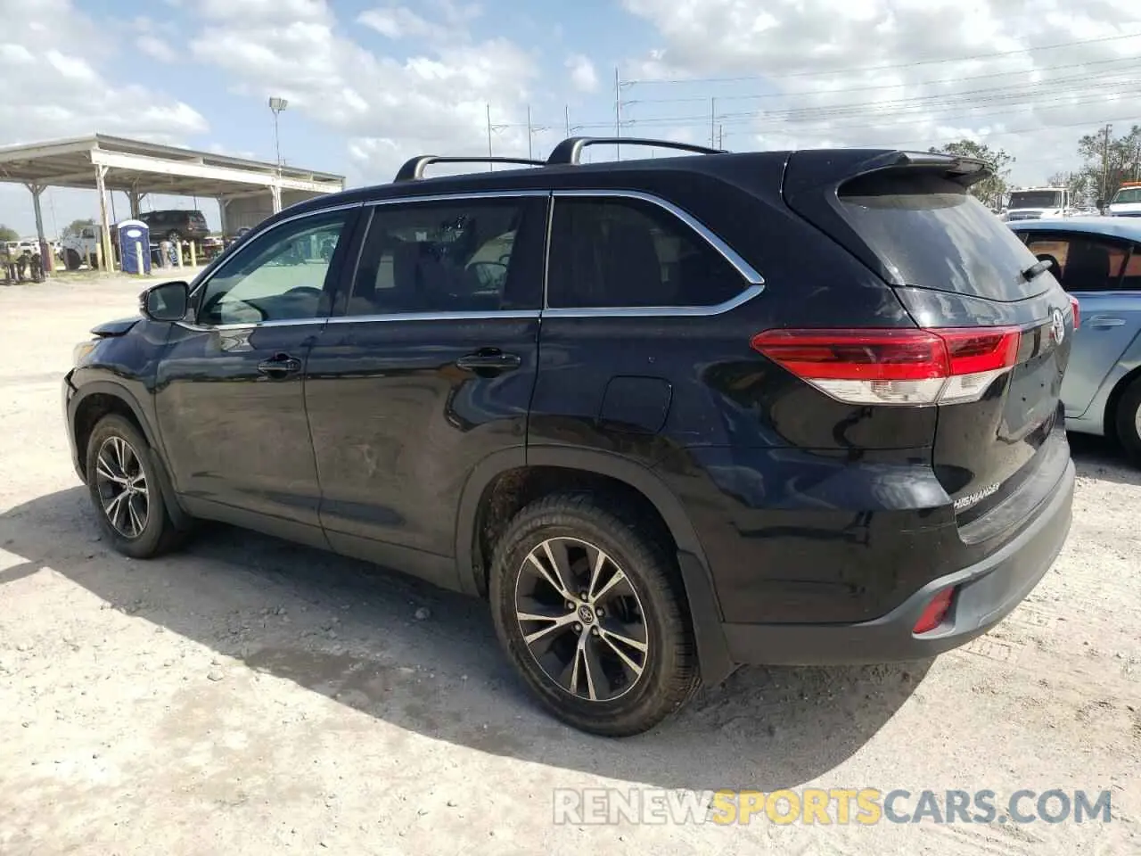 2 Photograph of a damaged car 5TDBZRFH0KS957549 TOYOTA HIGHLANDER 2019